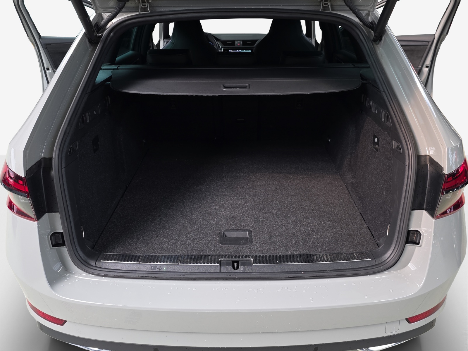 SKODA Superb Combi 2.0 TDi SportLine Light 4x4 DSG-image-12