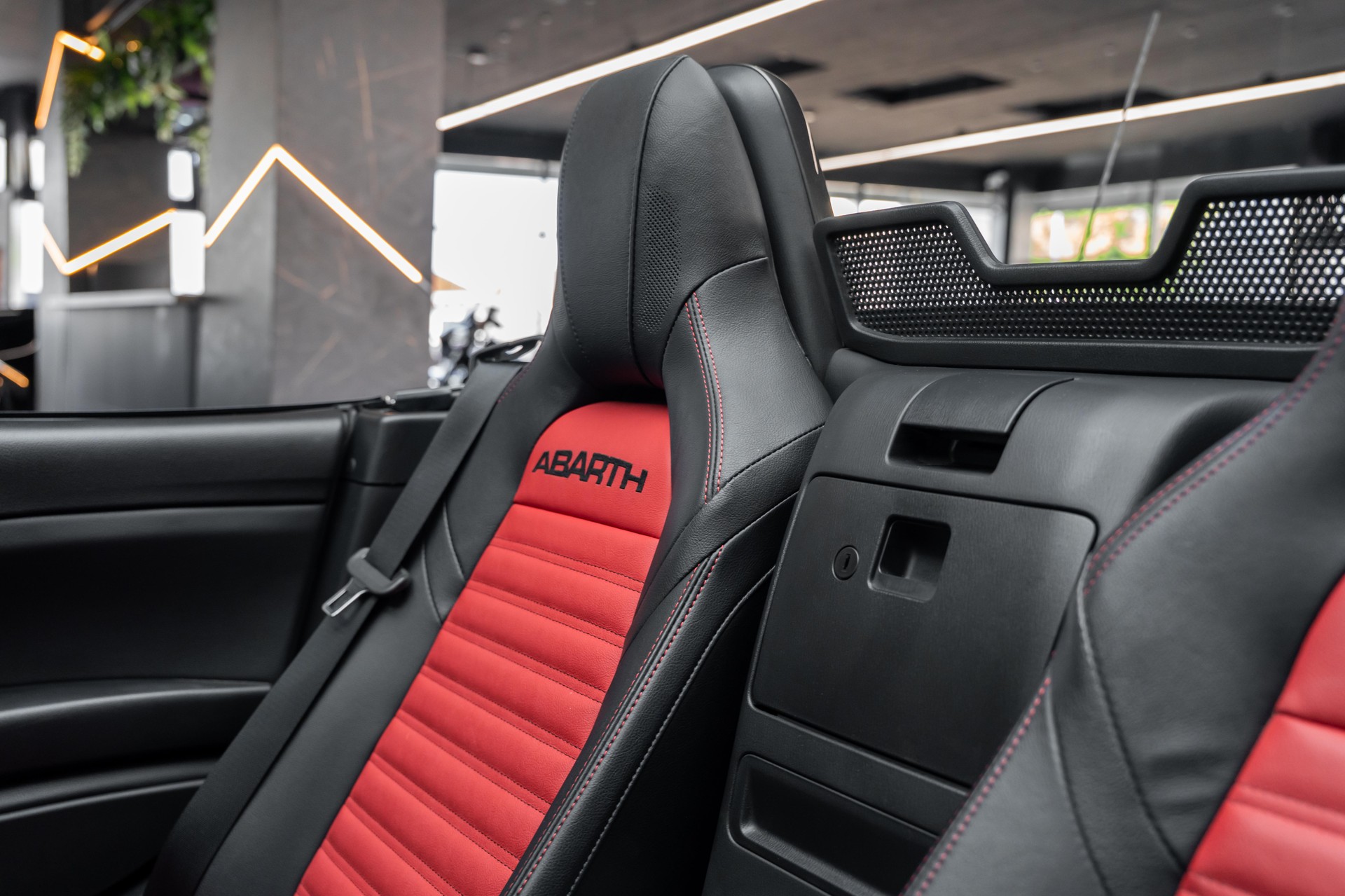 FIAT 124 Spider 1.4 TB Abarth Automatic-image-6