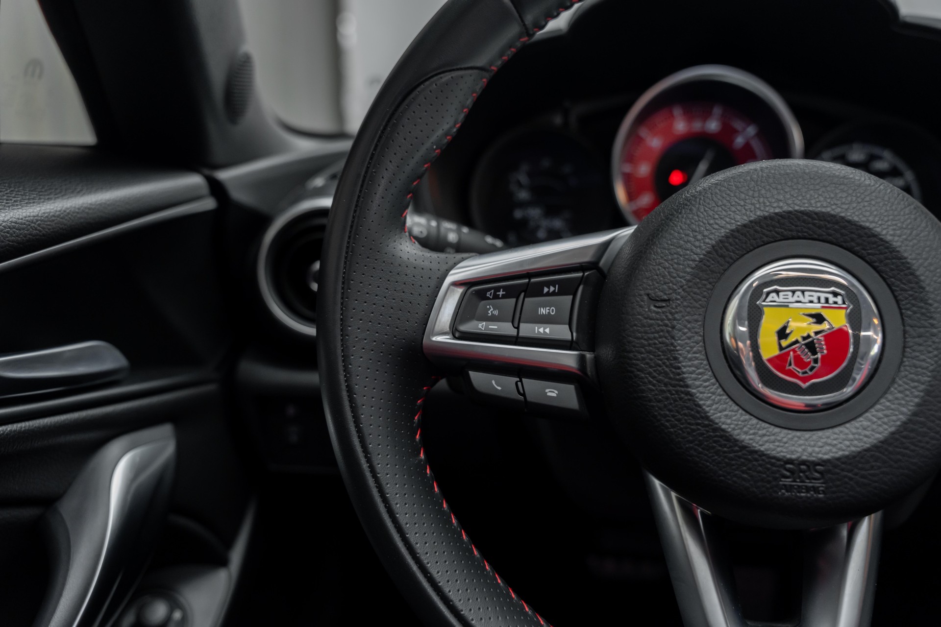 FIAT 124 Spider 1.4 TB Abarth Automatic-image-20
