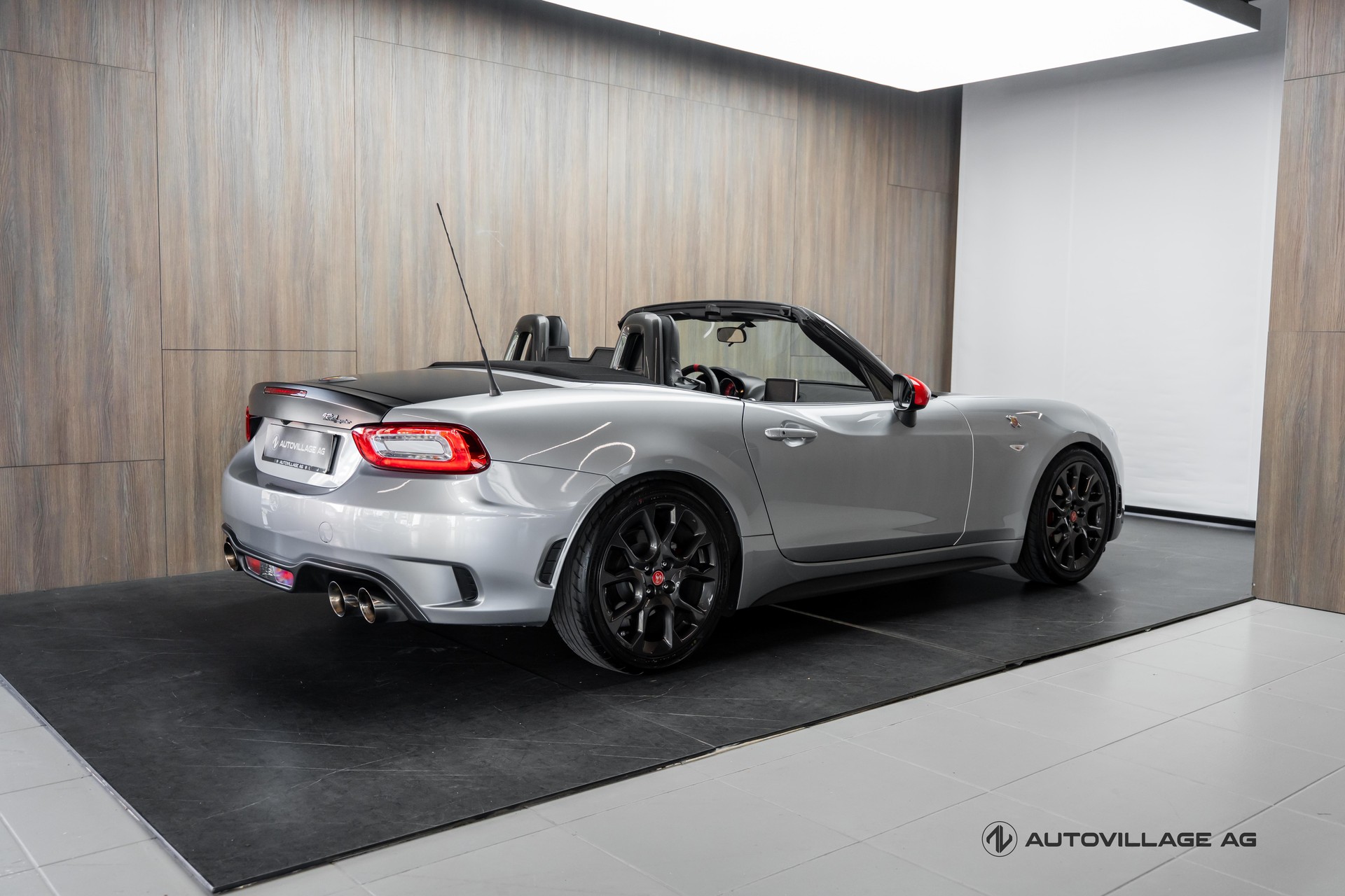 FIAT 124 Spider 1.4 TB Abarth Automatic-image-1