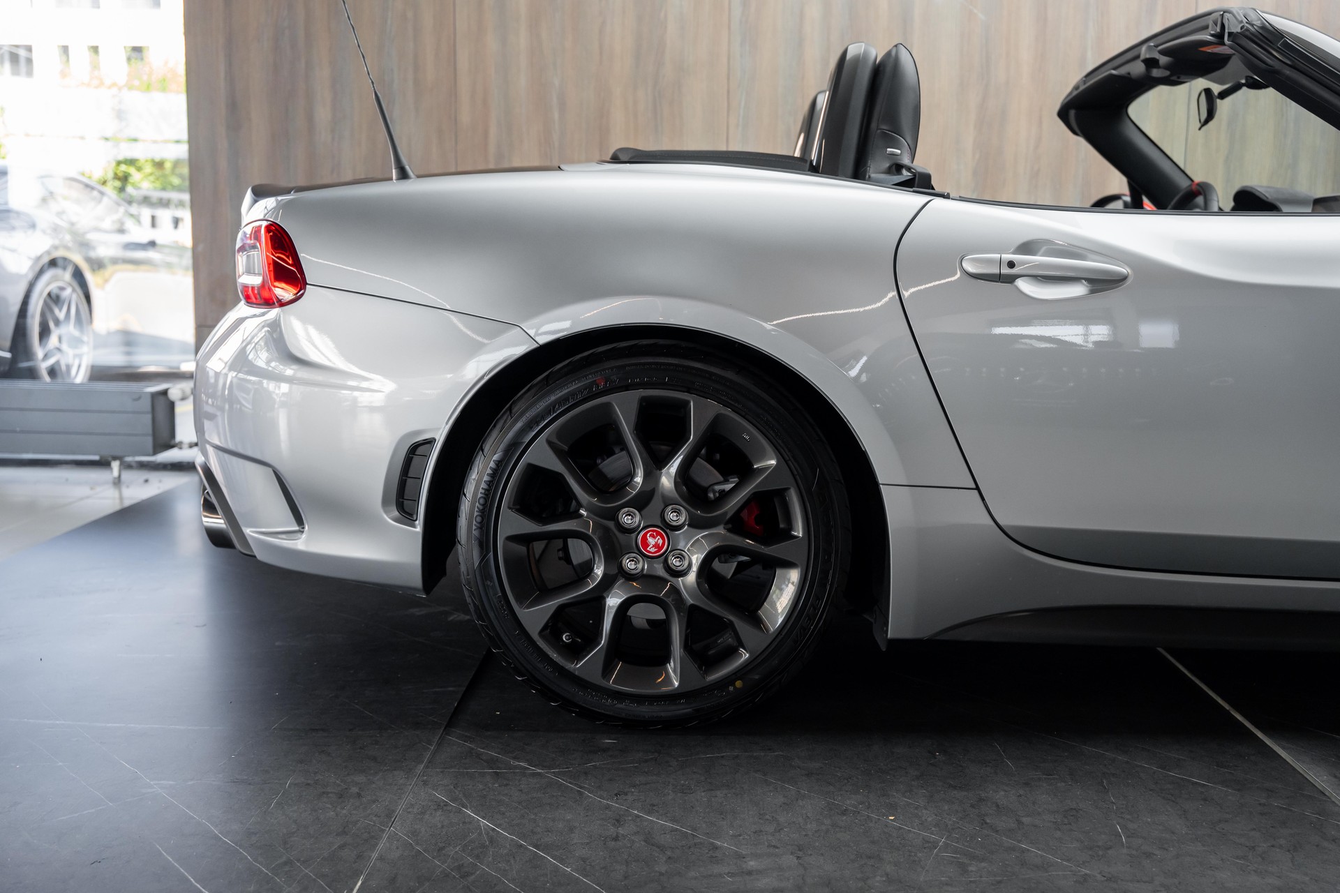 FIAT 124 Spider 1.4 TB Abarth Automatic-image-31