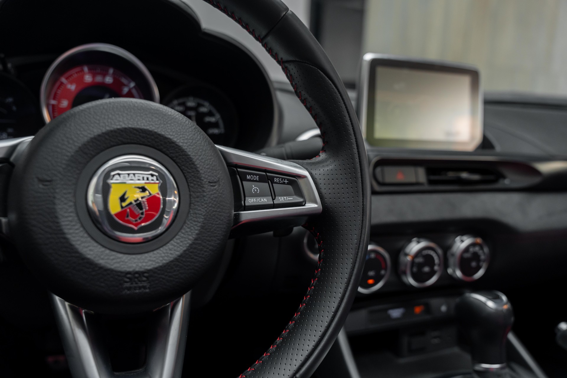 FIAT 124 Spider 1.4 TB Abarth Automatic-image-21