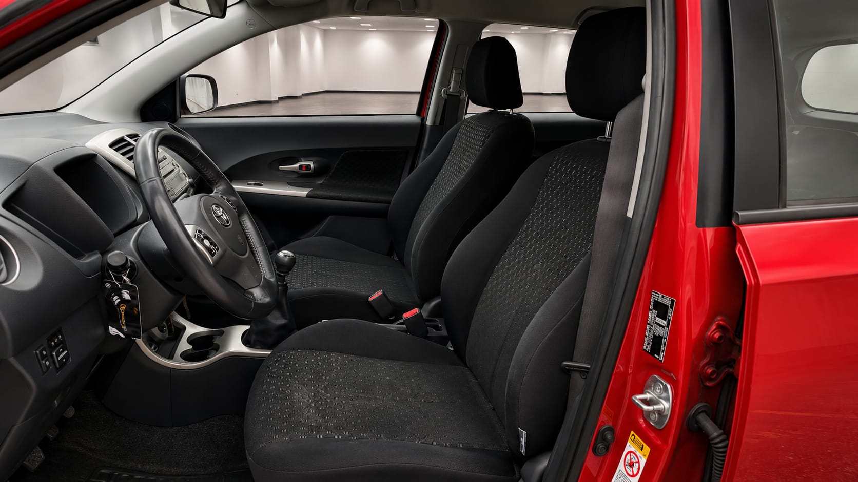 TOYOTA UrbanCruiser 1.4 D-4D Linea Sol 4WD-image-8