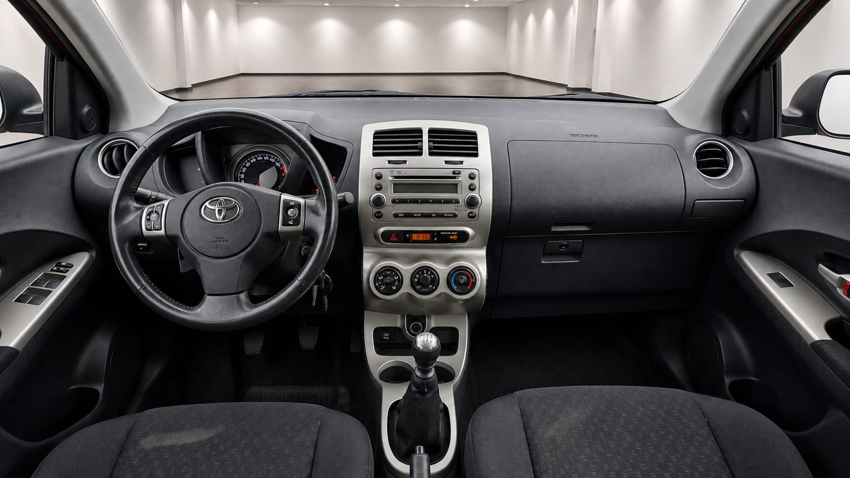 TOYOTA UrbanCruiser 1.4 D-4D Linea Sol 4WD-image-5