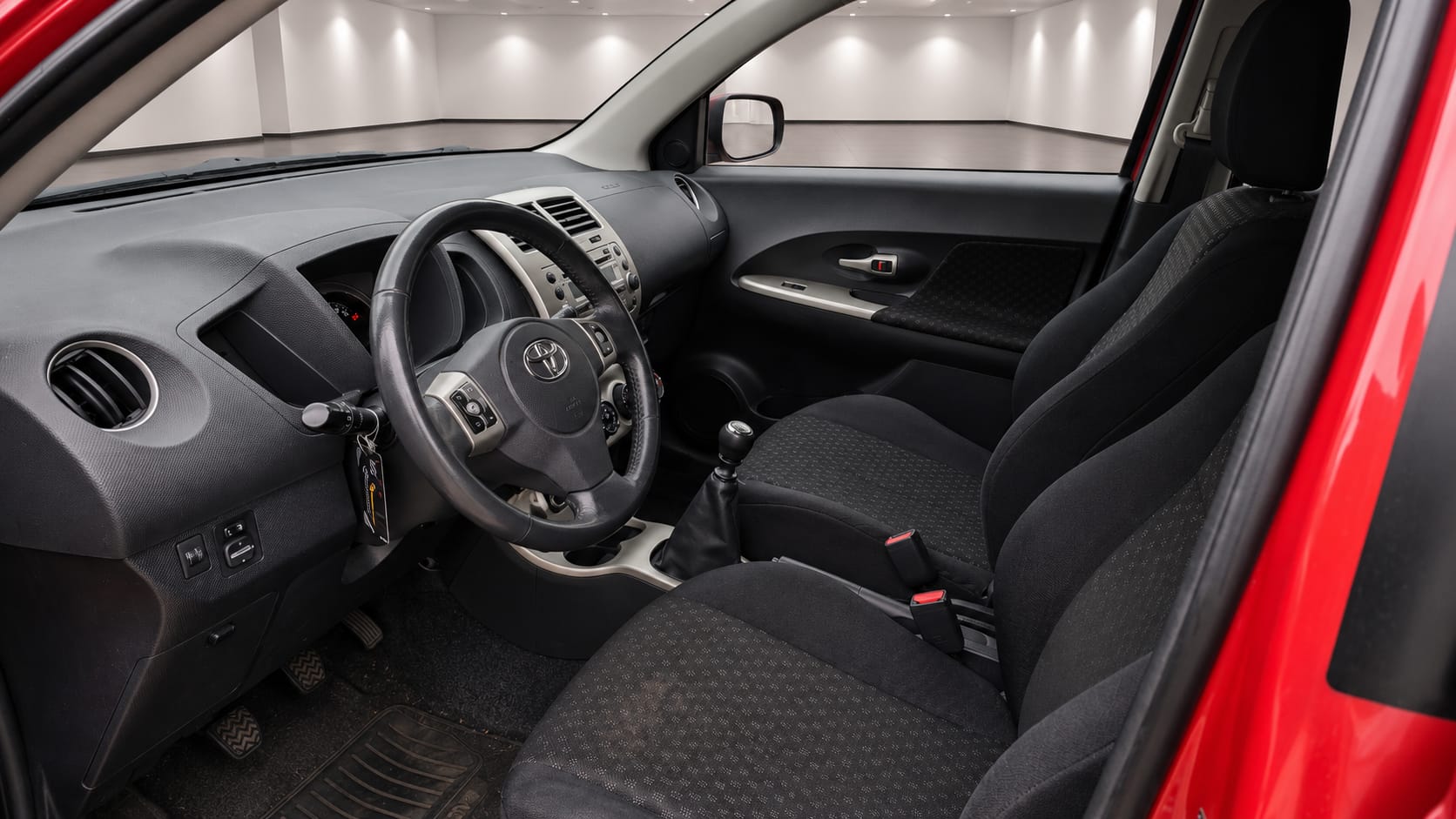 TOYOTA UrbanCruiser 1.4 D-4D Linea Sol 4WD-image-7