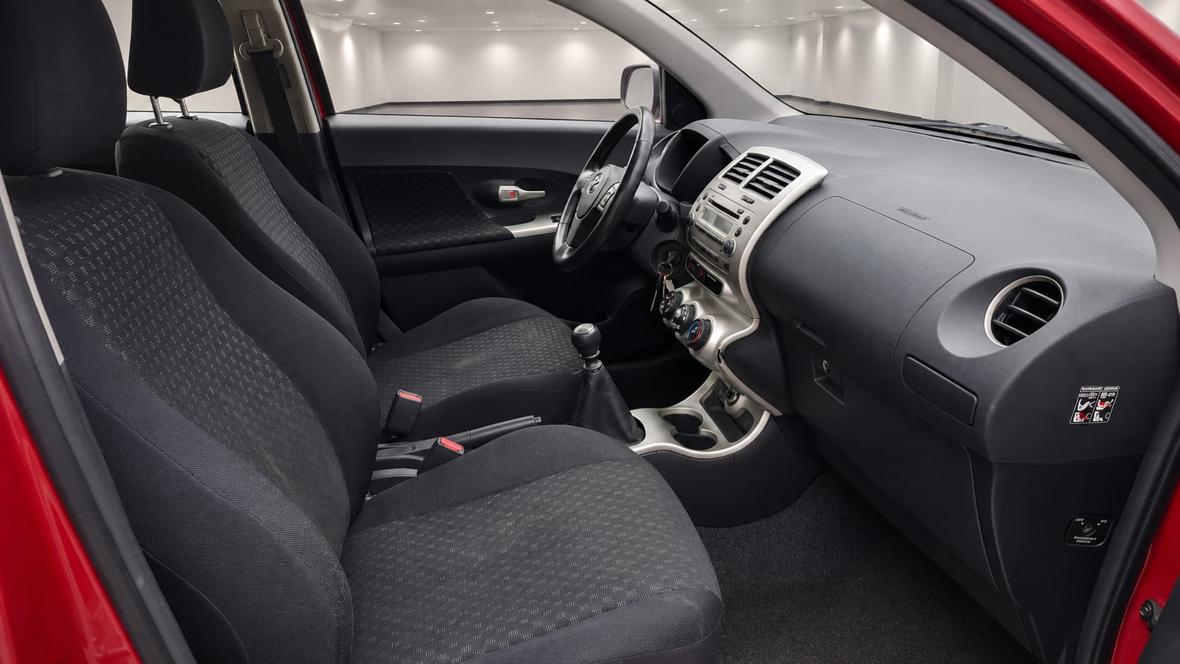 TOYOTA UrbanCruiser 1.4 D-4D Linea Sol 4WD-image-6