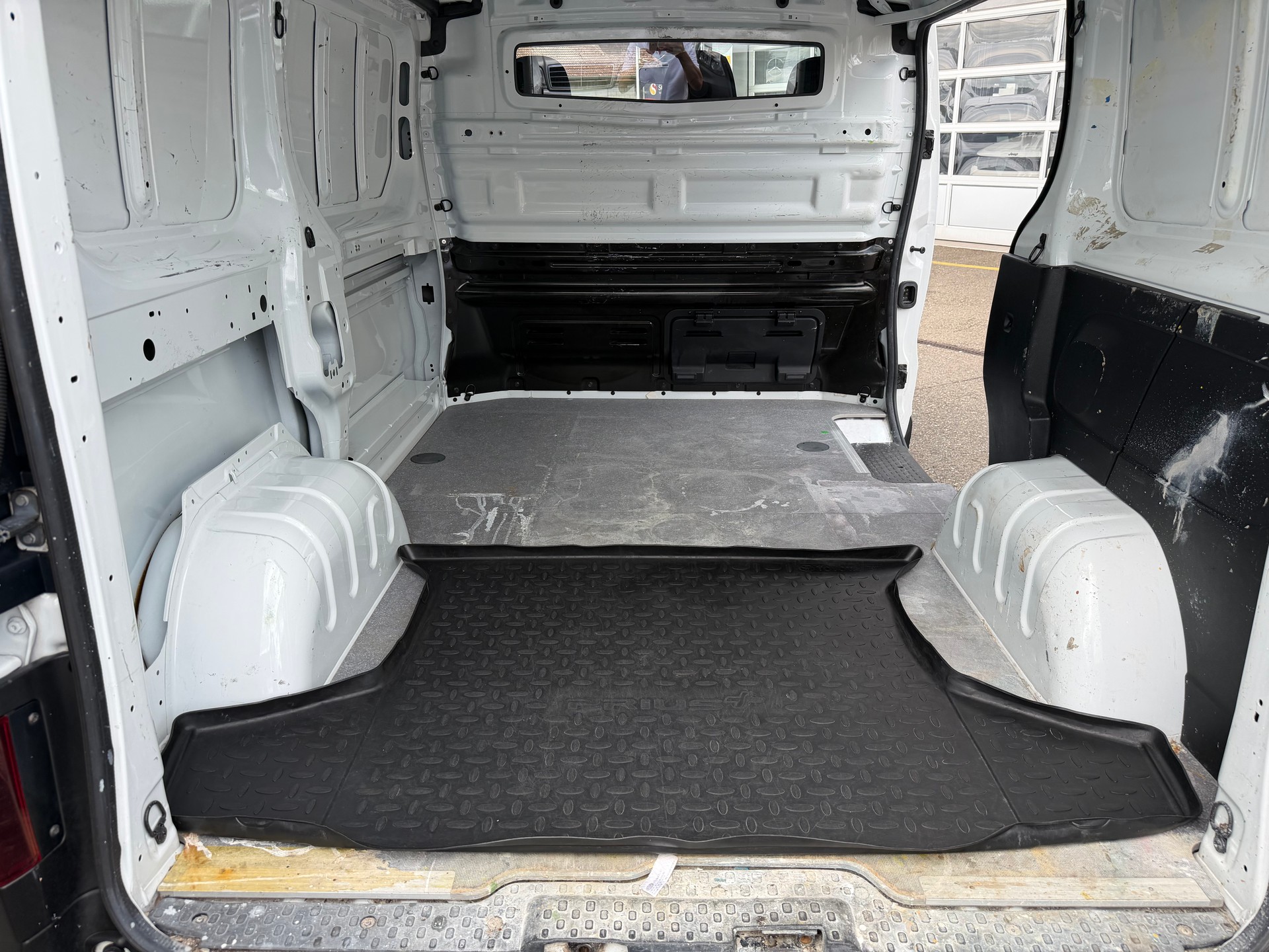 OPEL Vivaro 1.6 CDTI 2.7t L1H1-image-13