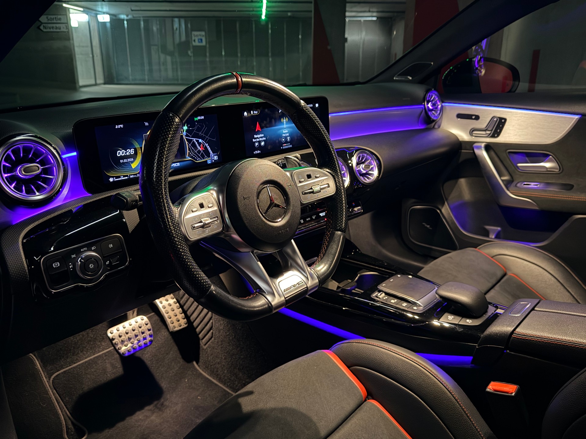 MERCEDES-BENZ A 35 AMG 4matic-image-4