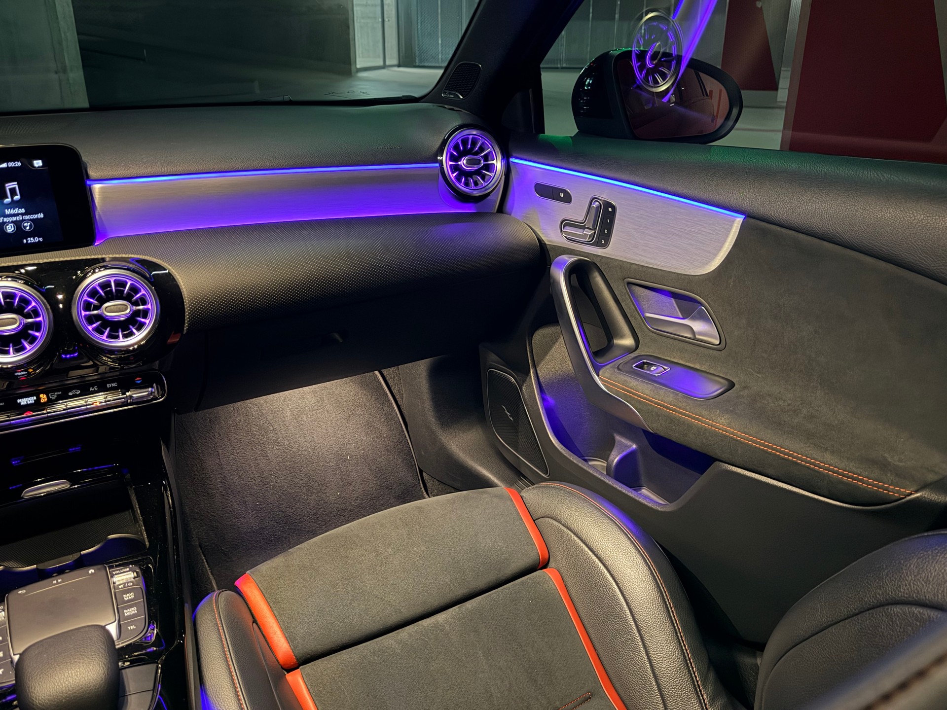 MERCEDES-BENZ A 35 AMG 4matic-image-6