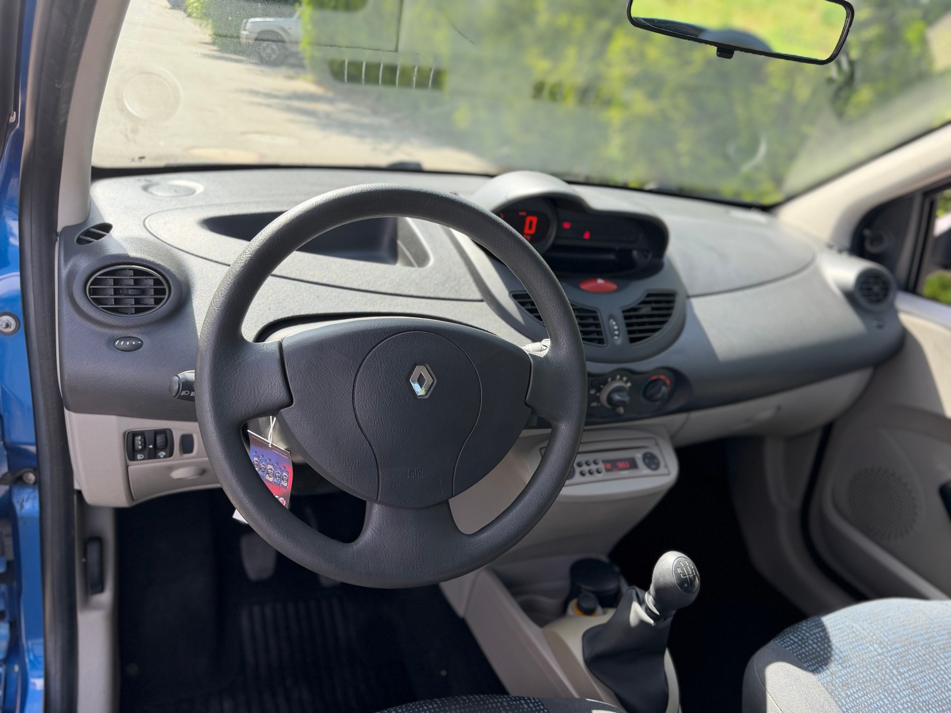 RENAULT Twingo 1.2 Authentique-image-8