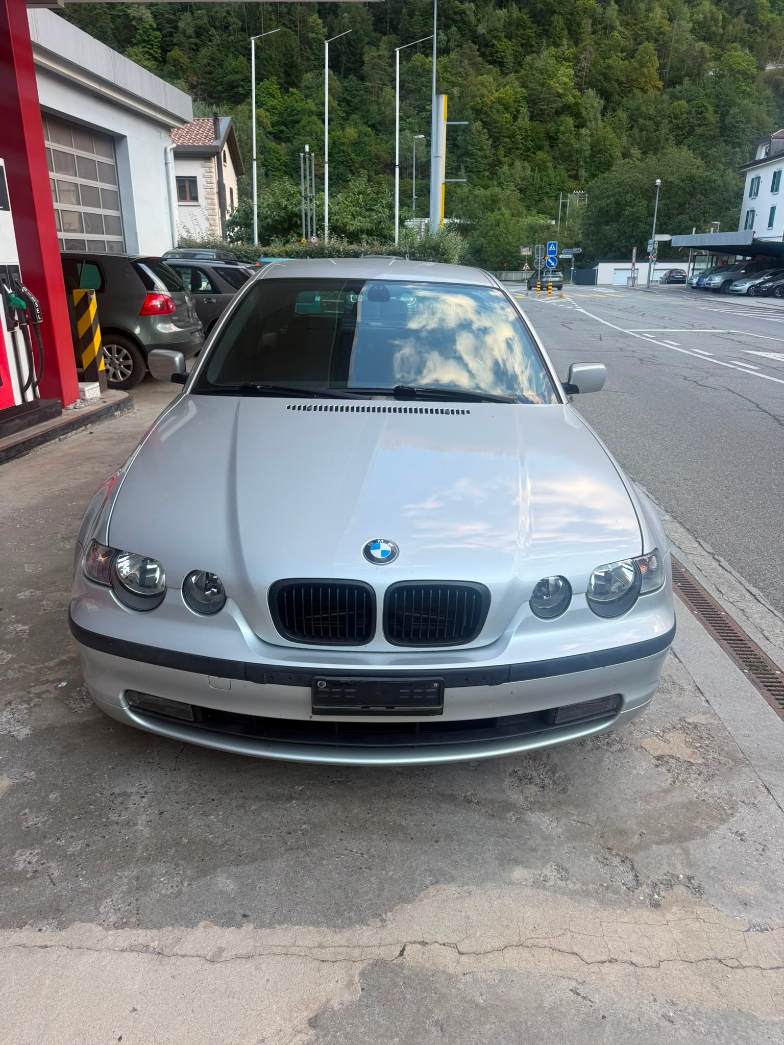 BMW 318 ti Compact-image-1