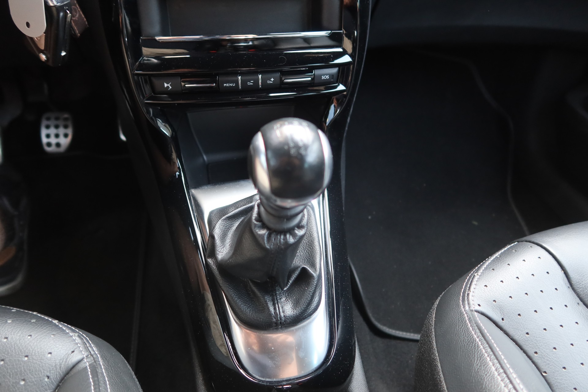 DS AUTOMOBILES DS3 1.6 THP Sp. Chic Plus-image-13
