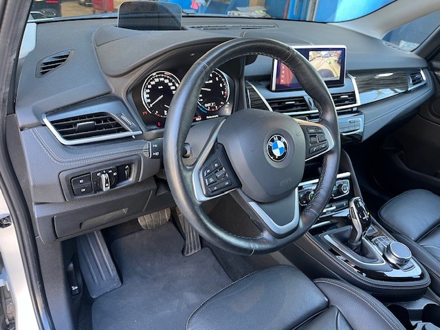 BMW 220i Active Tourer DKG Luxury Line-image-8