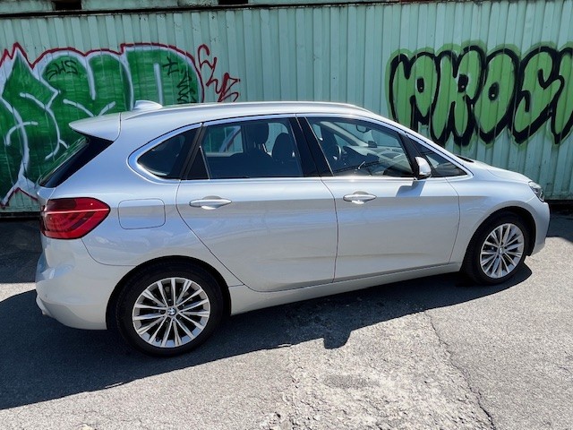 BMW 220i Active Tourer DKG Luxury Line-image-7