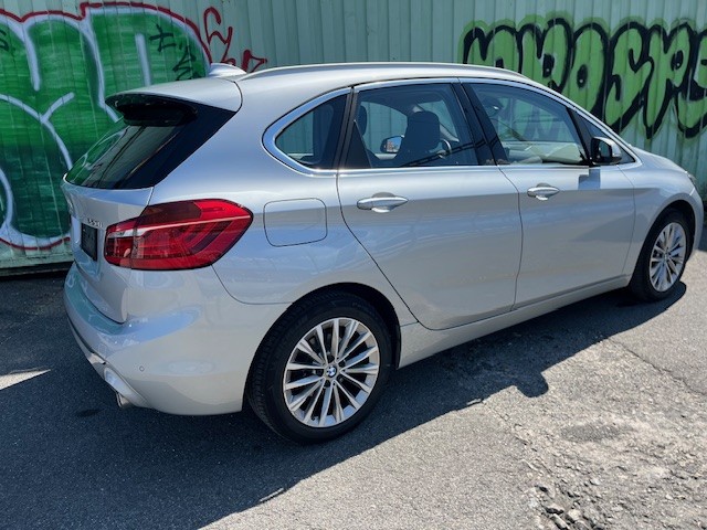 BMW 220i Active Tourer DKG Luxury Line-image-6