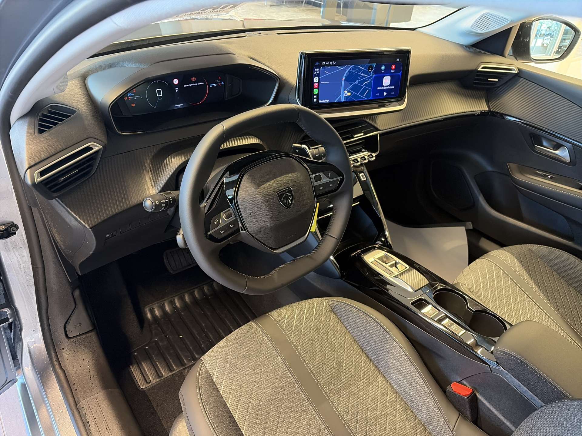 PEUGEOT 208 1.2 MHEV 110 Allure Automat-image-5