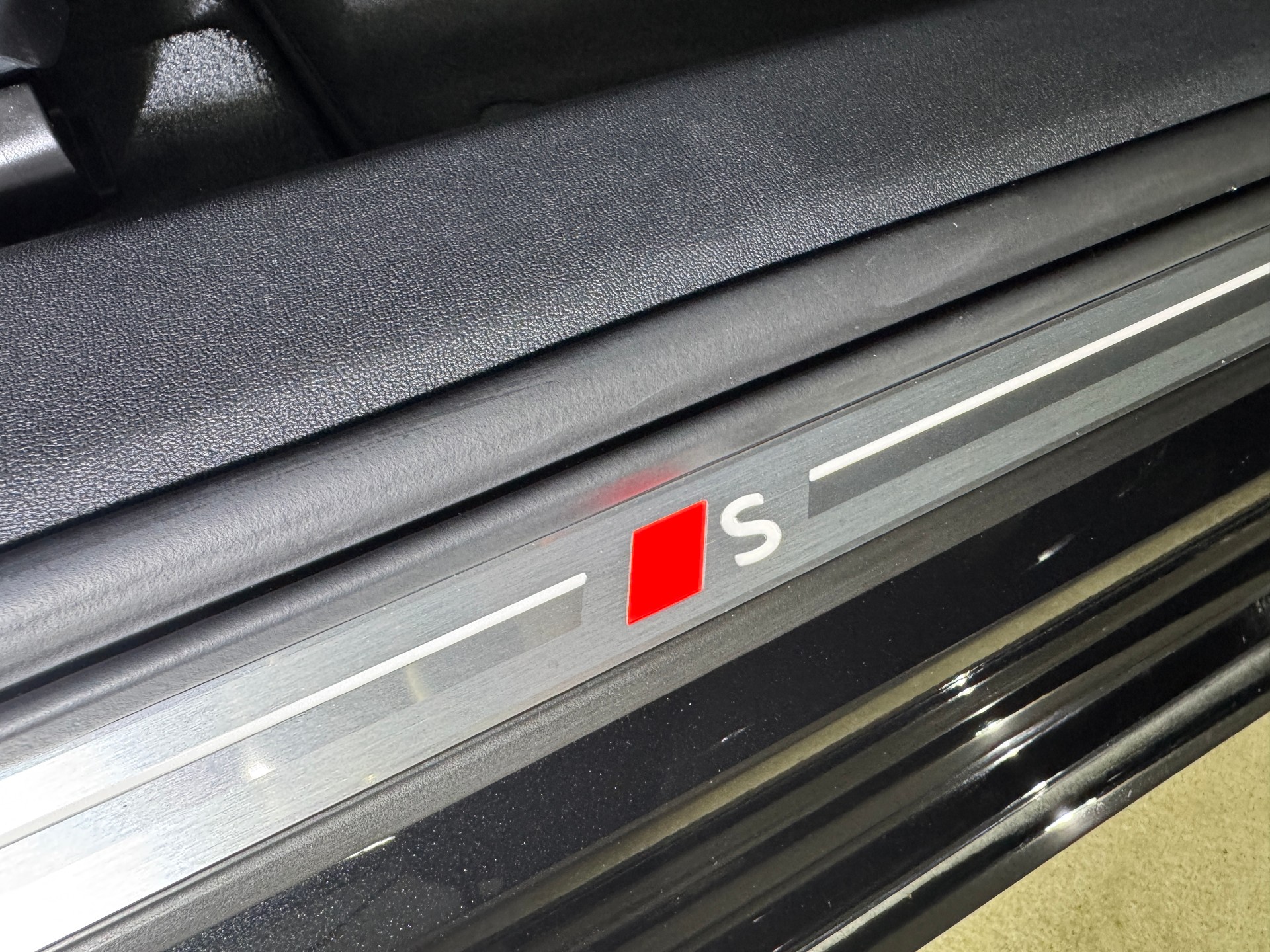 AUDI A6 Sportback Full-Black e-tron S-Line quattro 428PS // CH-Fahrzeug // Paket Premium experience-image-12