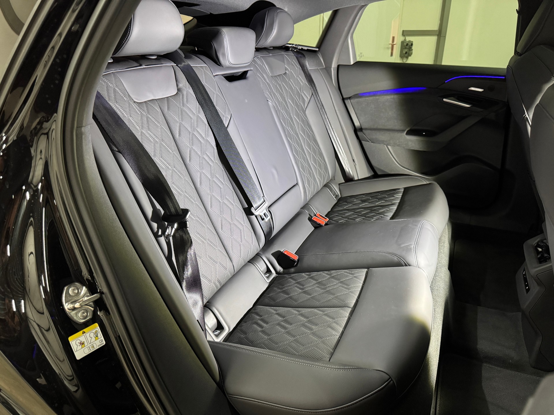 AUDI A6 Sportback Full-Black e-tron S-Line quattro 428PS // CH-Fahrzeug // Paket Premium experience-image-11