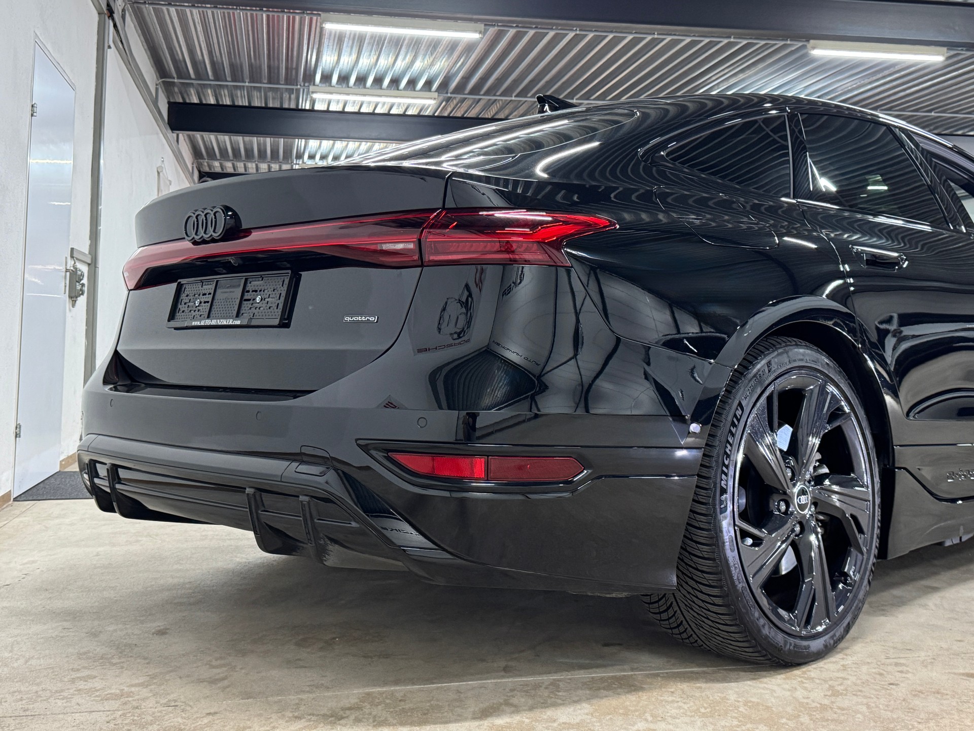 AUDI A6 Sportback Full-Black e-tron S-Line quattro 428PS // CH-Fahrzeug // Paket Premium experience-image-5