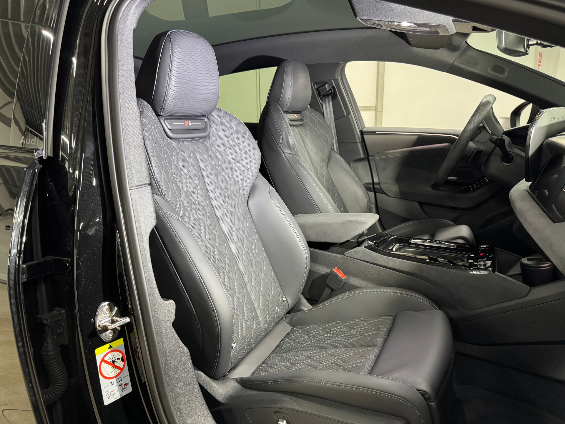 AUDI A6 Sportback Full-Black e-tron S-Line quattro 428PS // CH-Fahrzeug // Paket Premium experience-image-8