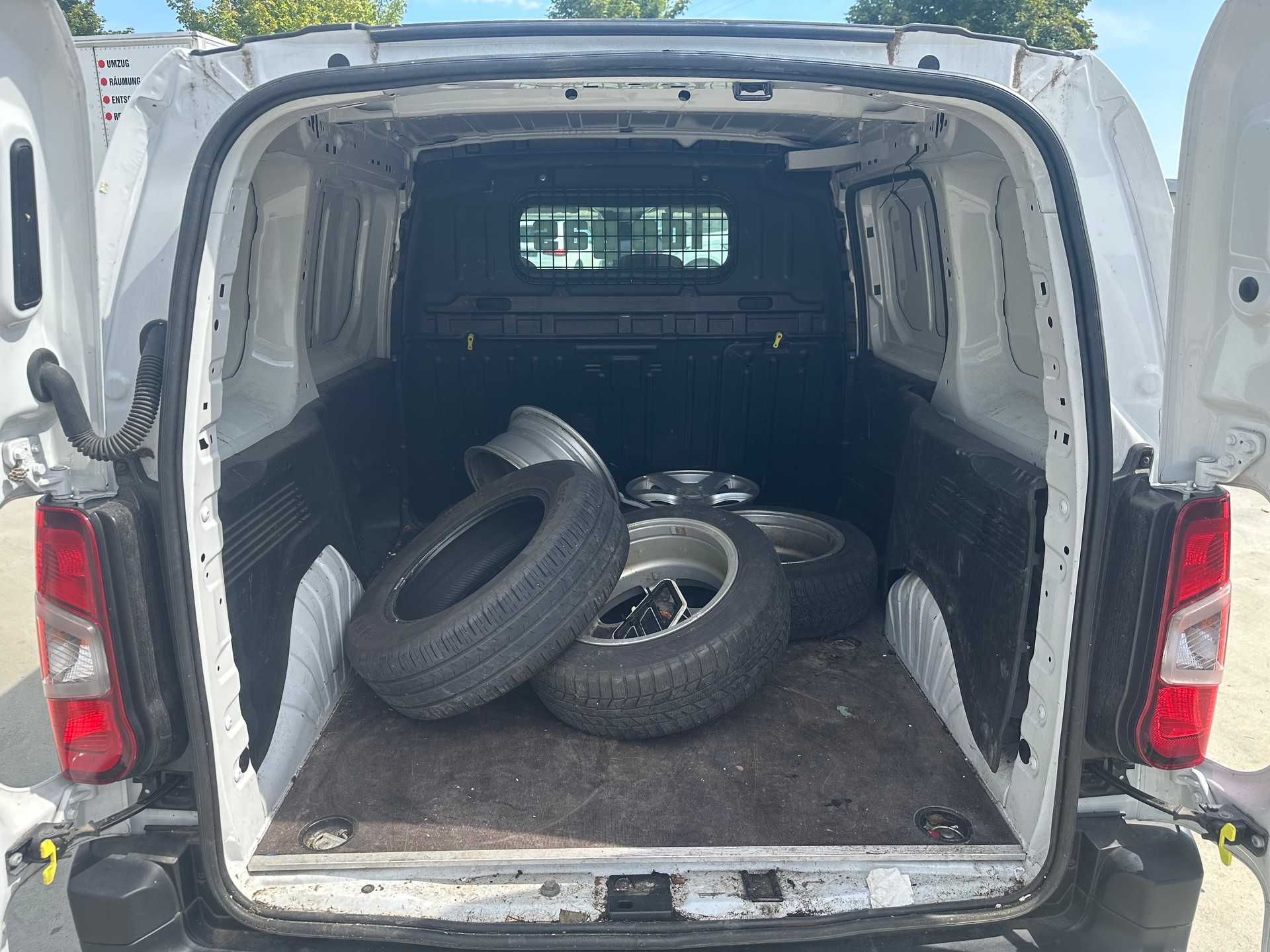 OPEL Combo Cargo 1.2 start/stop-image-11