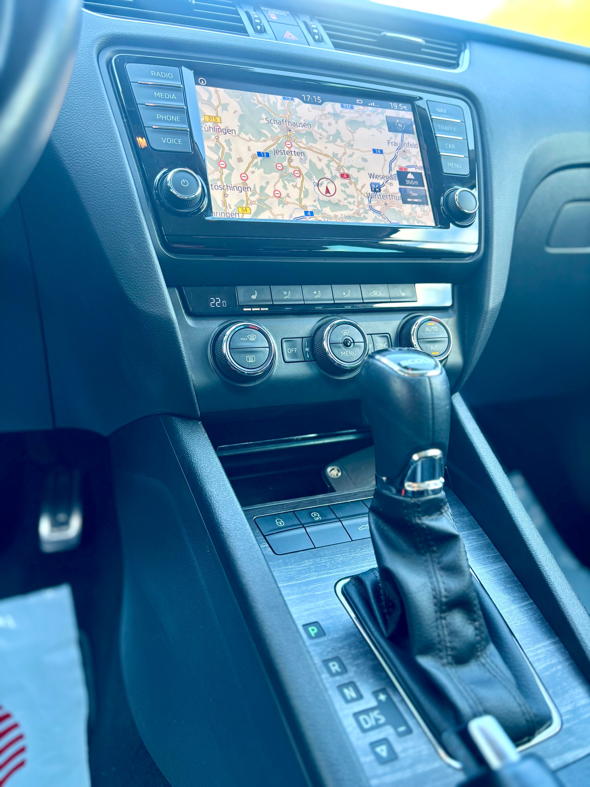SKODA Octavia Combi 1.8 TSI Scout 4x4 DSG OFFROAD-image-7