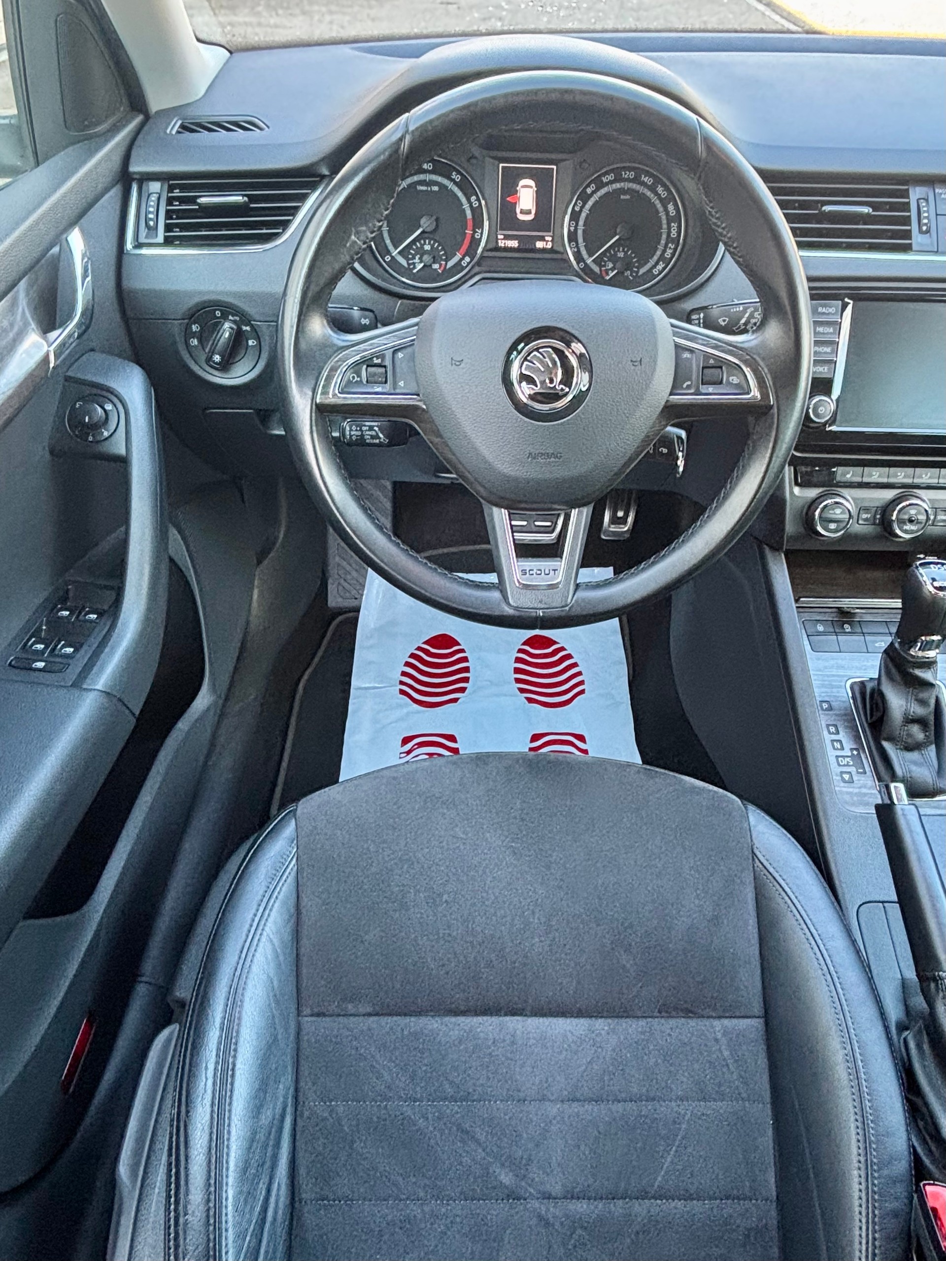 SKODA Octavia Combi 1.8 TSI Scout 4x4 DSG OFFROAD-image-9