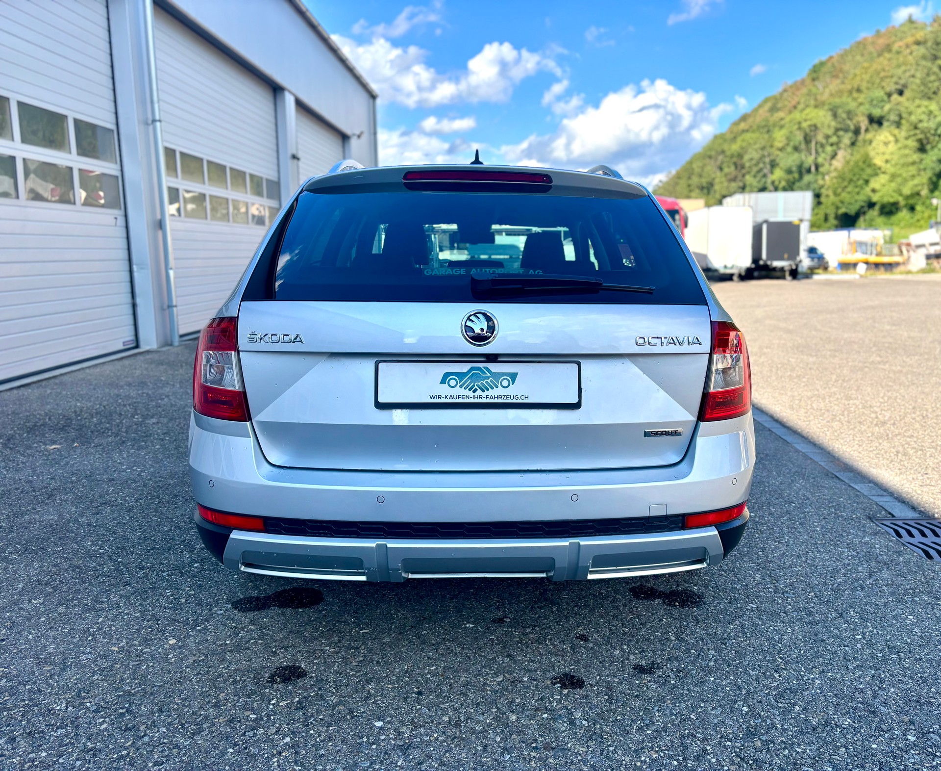 SKODA Octavia Combi 1.8 TSI Scout 4x4 DSG OFFROAD-image-4
