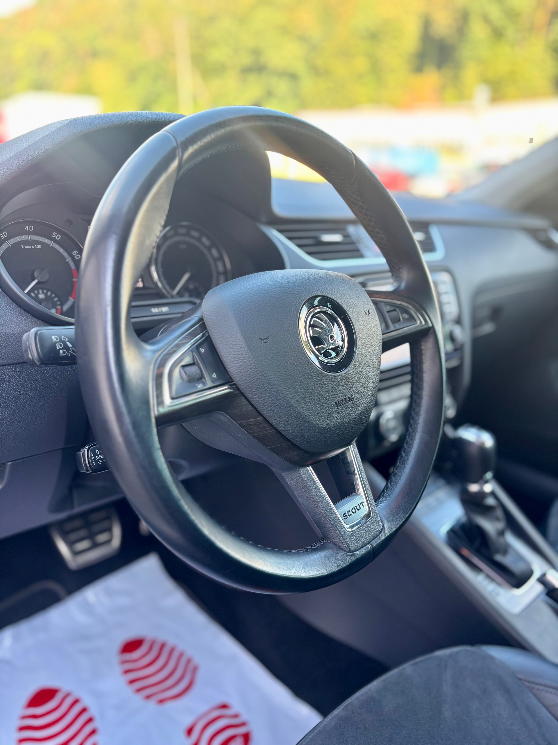 SKODA Octavia Combi 1.8 TSI Scout 4x4 DSG OFFROAD-image-10