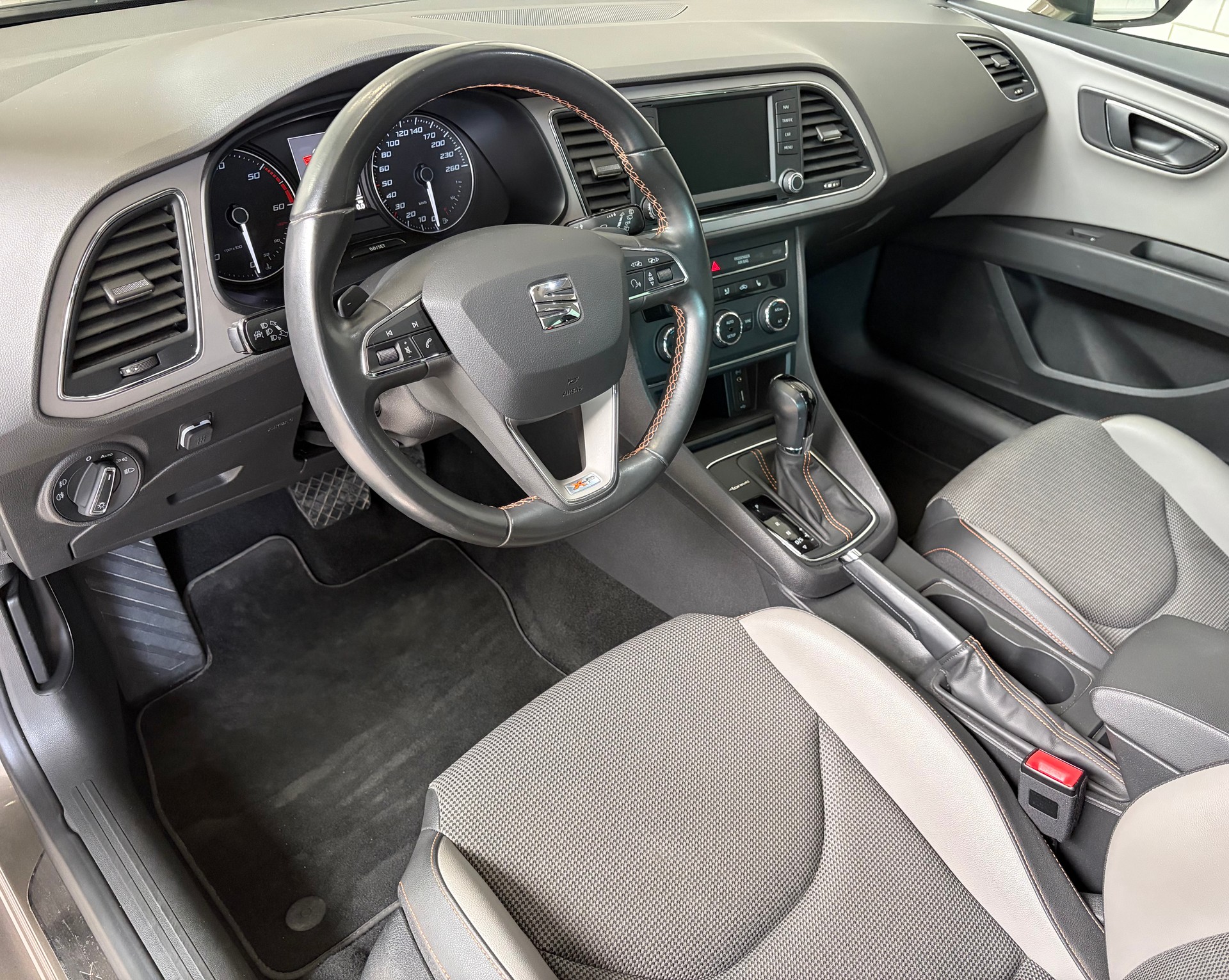 SEAT Leon ST 2.0 TDI X-Perience 4Drive DSG-image-4