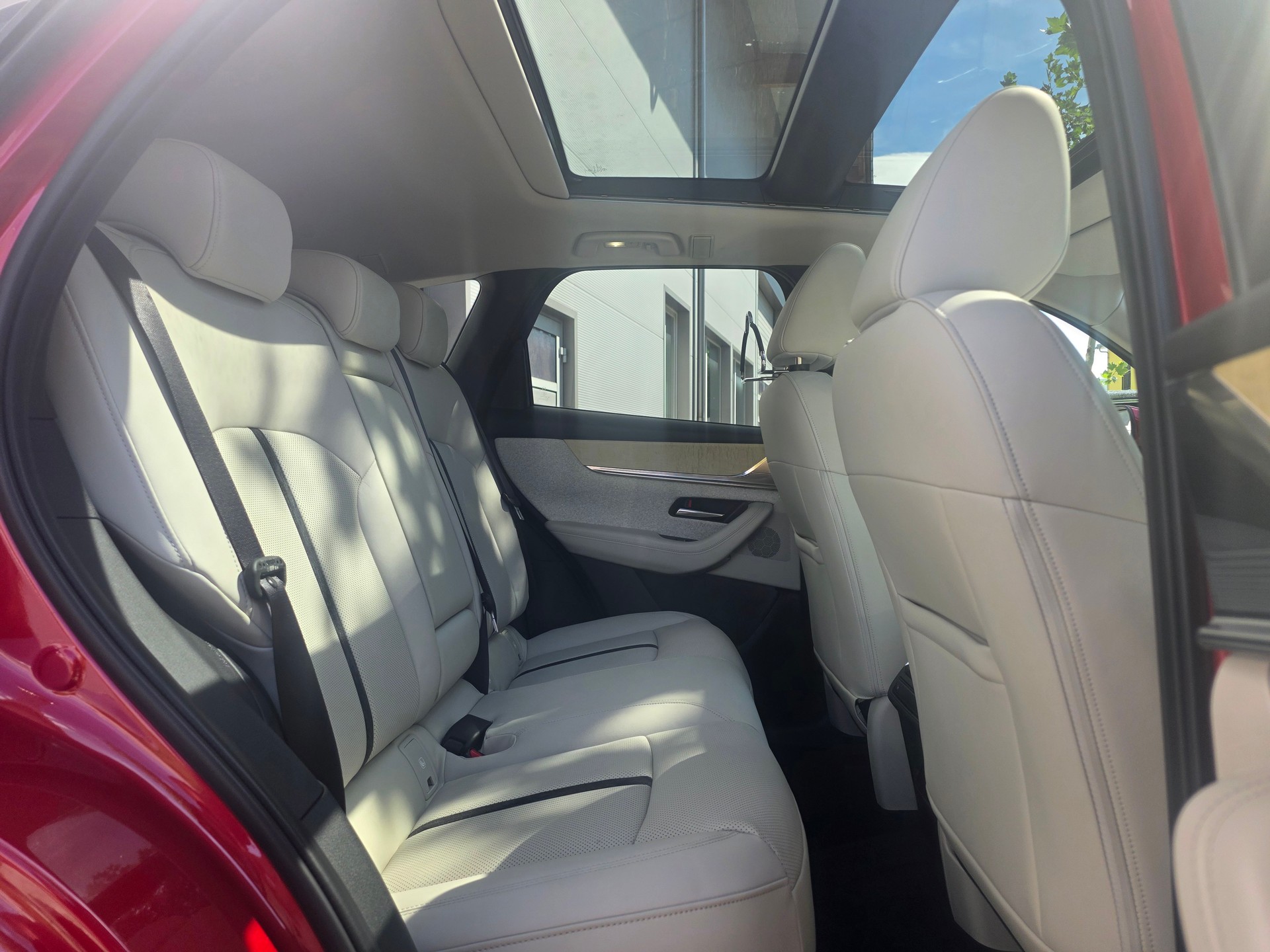 MAZDA CX-60 e-Skyactiv PHEV 327 AWD Takumi // VOLLAUSSTATT.- EL.AHK 2500KG- BELÜFTETE SITZE- PANORAMA- BOSE- GARANTIE BIS 08.2028-image-10