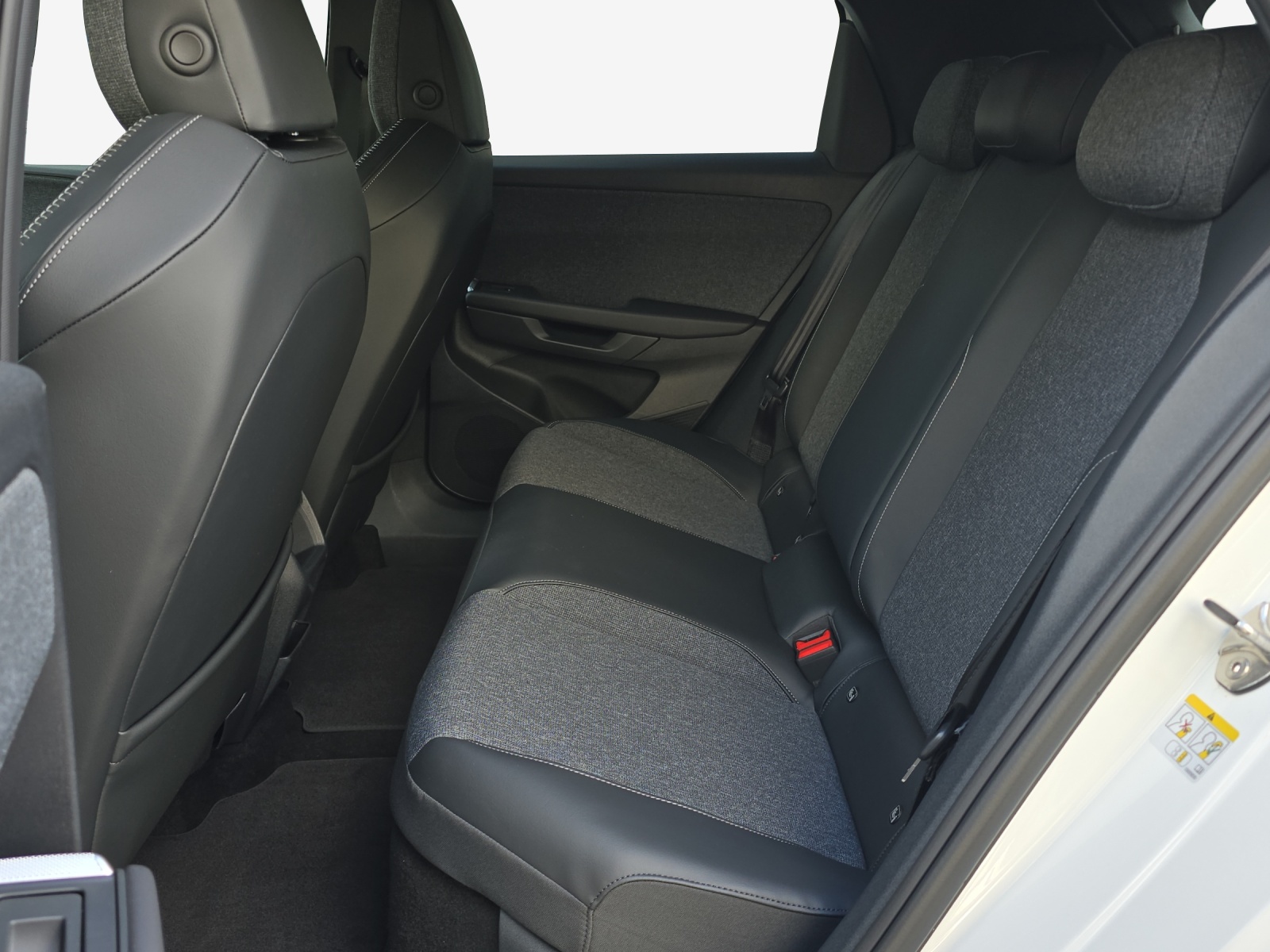 VW ID.Polo 52 kWh Style Edition One Plus-image-8