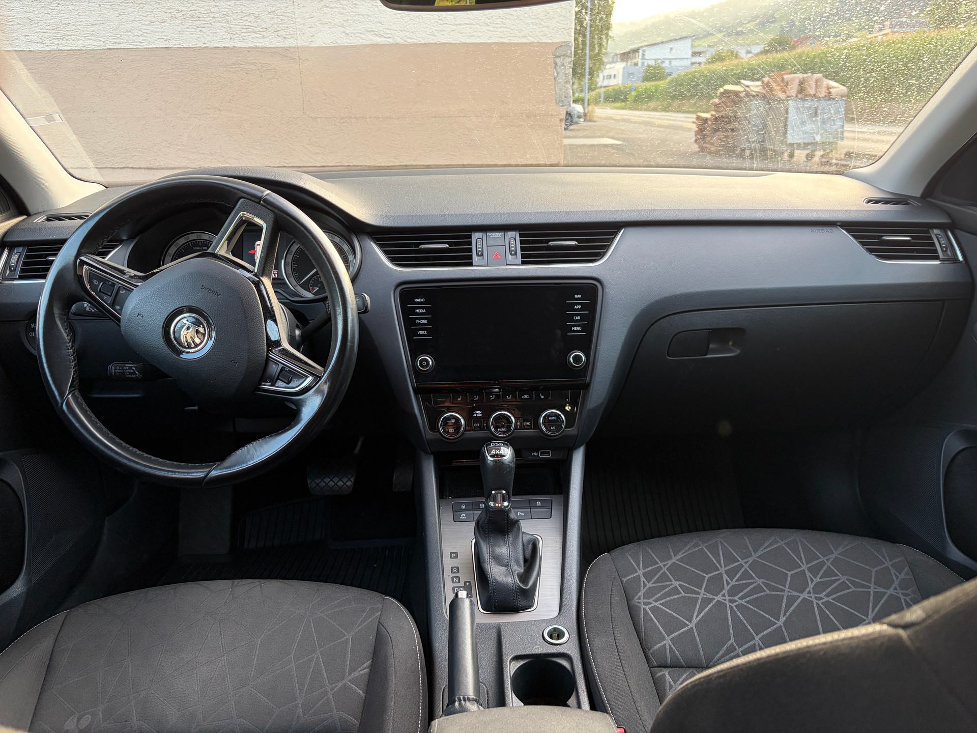 SKODA 2.0 TDI 184 Ambition 4x4 DSG-image-4
