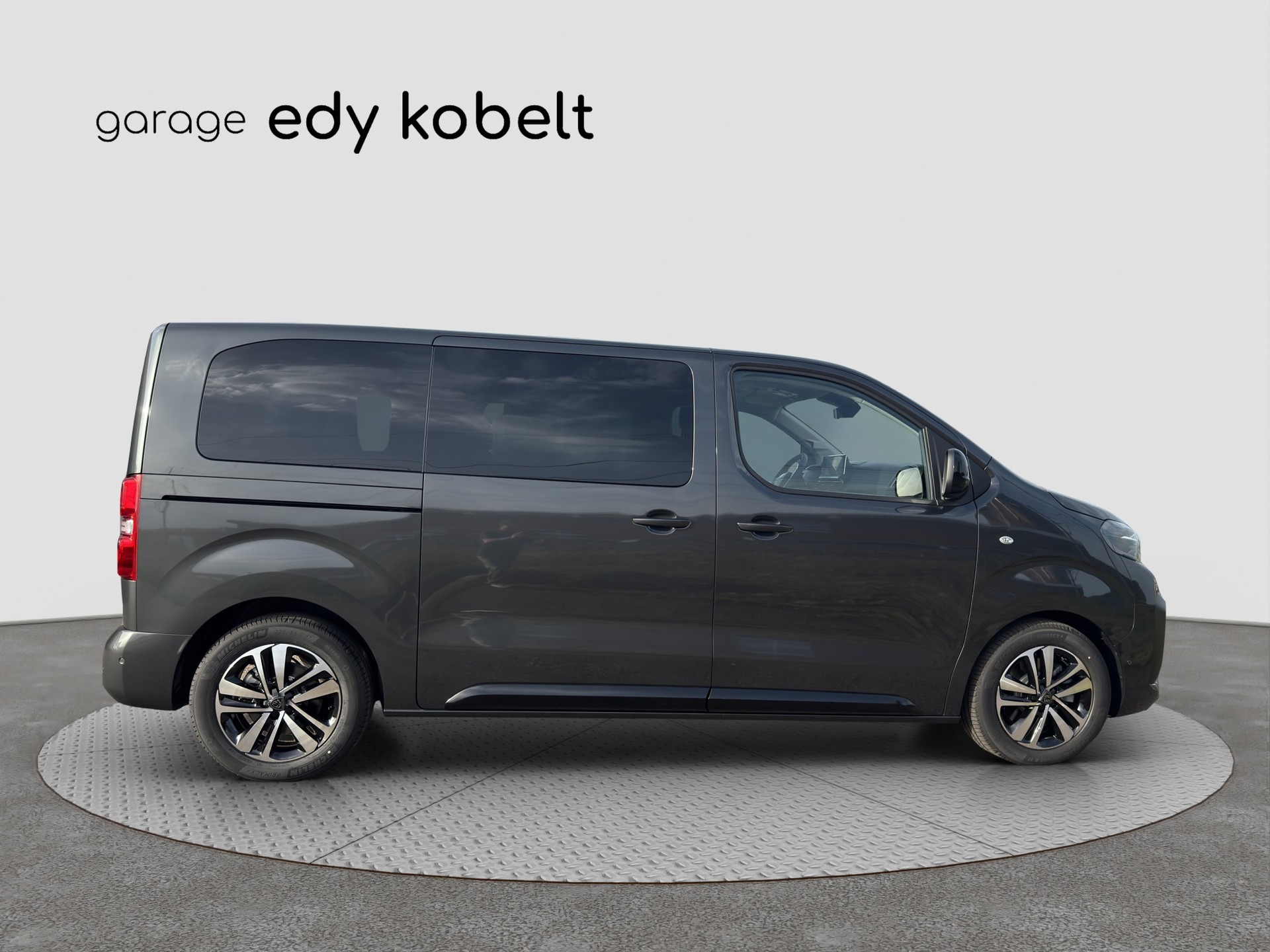 PEUGEOT Traveller 2.2 BlueHDi Family Edition Standard EAT8-image-22