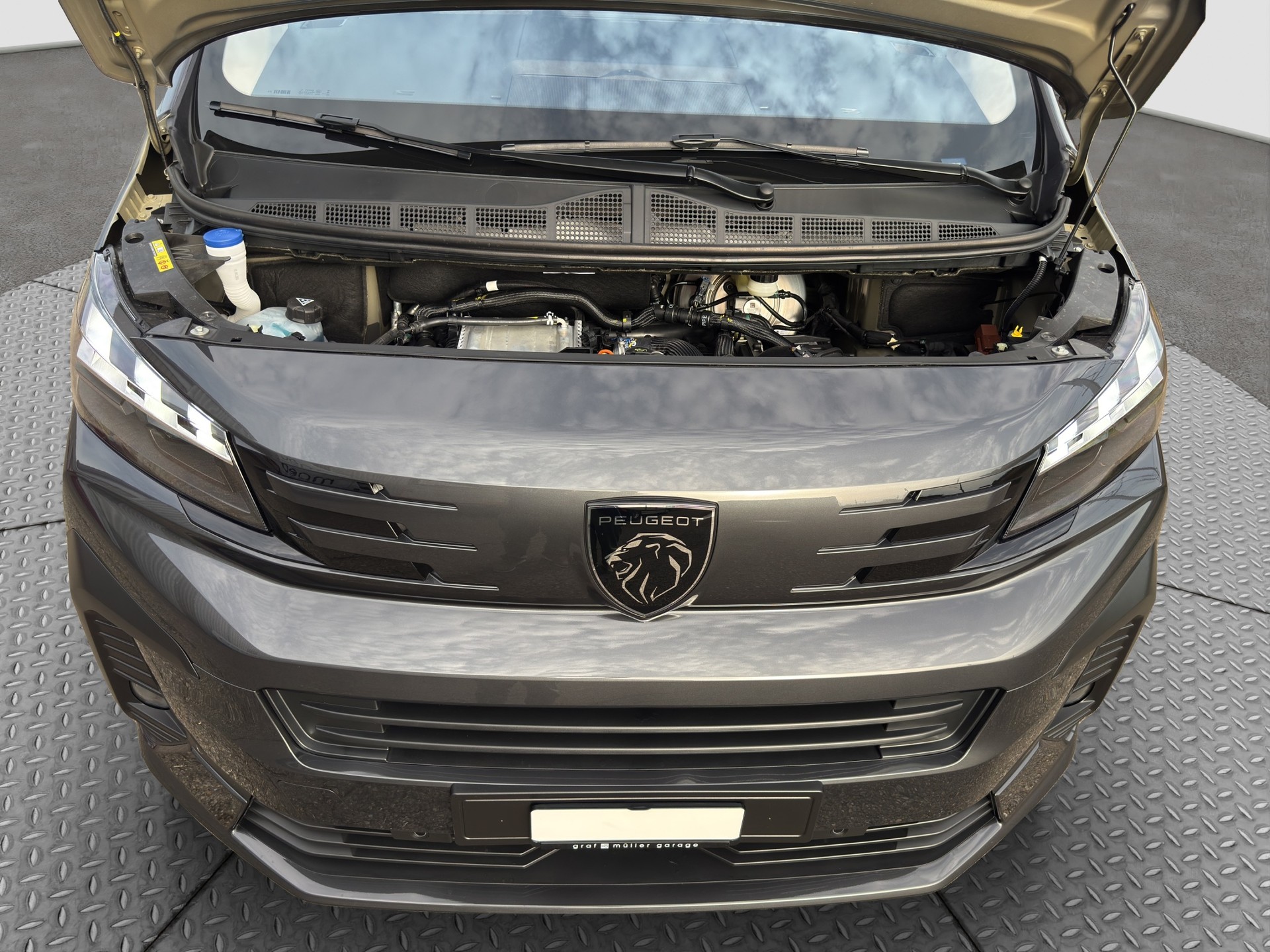 PEUGEOT Traveller 2.2 BlueHDi Family Edition Standard EAT8-image-25