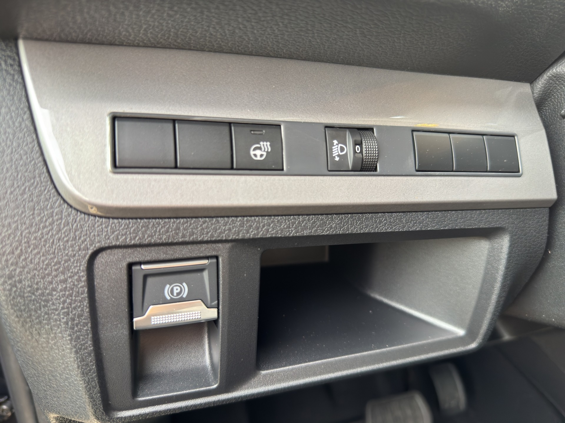 PEUGEOT Traveller 2.2 BlueHDi Family Edition Standard EAT8-image-9