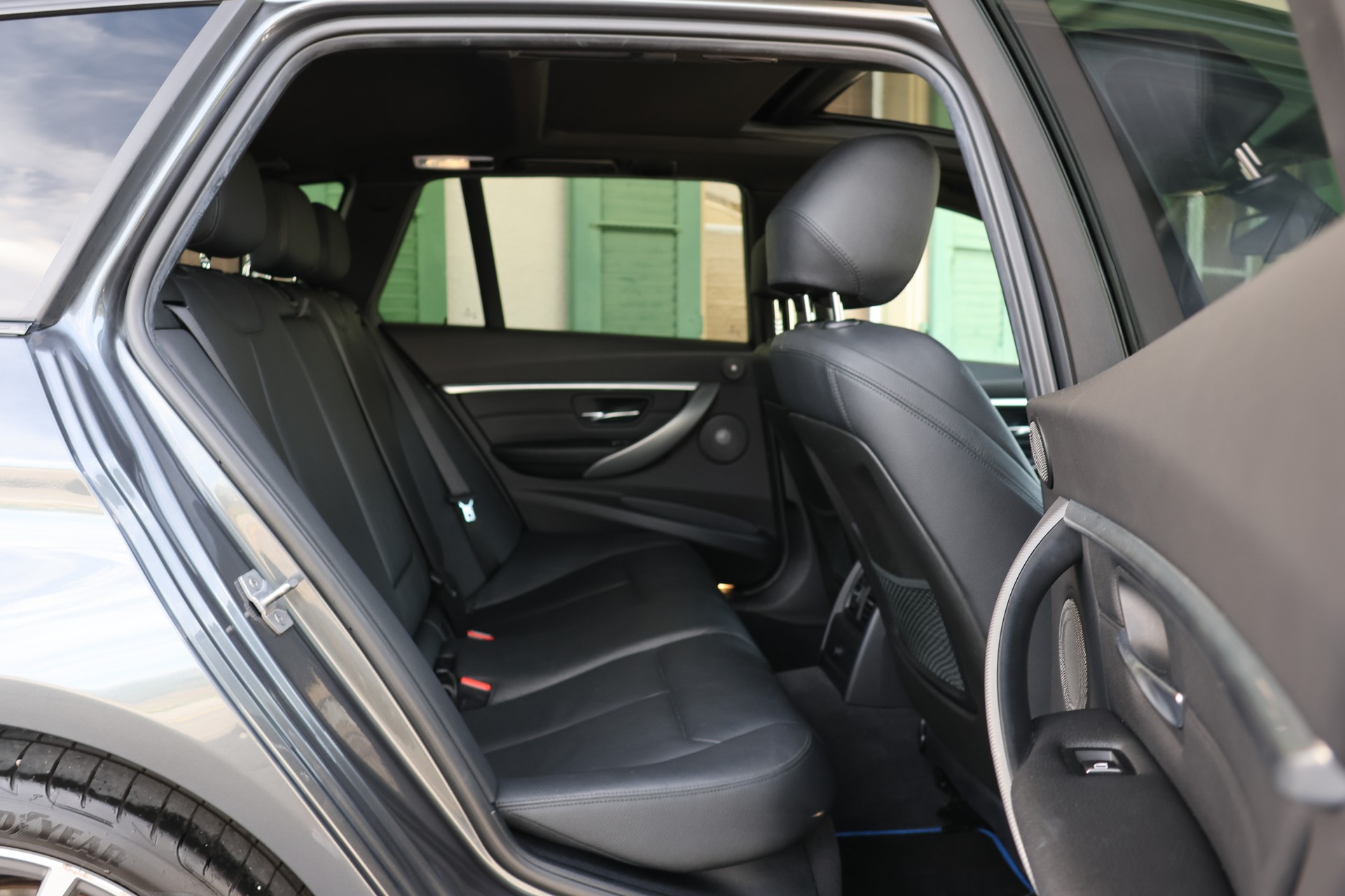 BMW 330d xDrive Touring Edition M Sport Steptronic (CH)-image-11