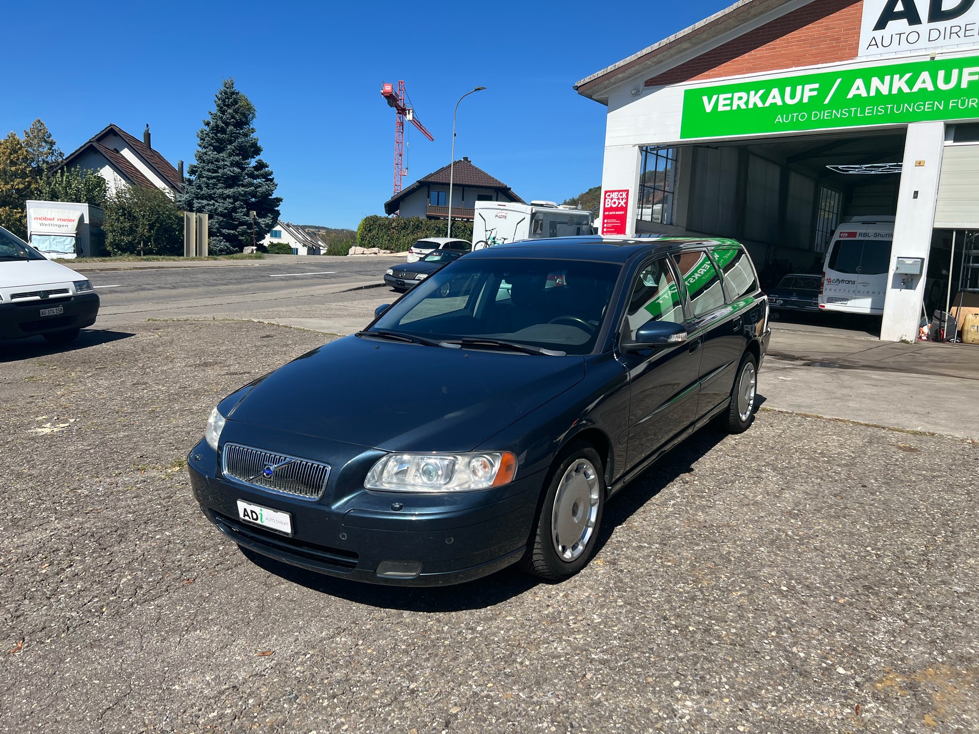 VOLVO V70 2.4D Momentum Geartronic-image-0