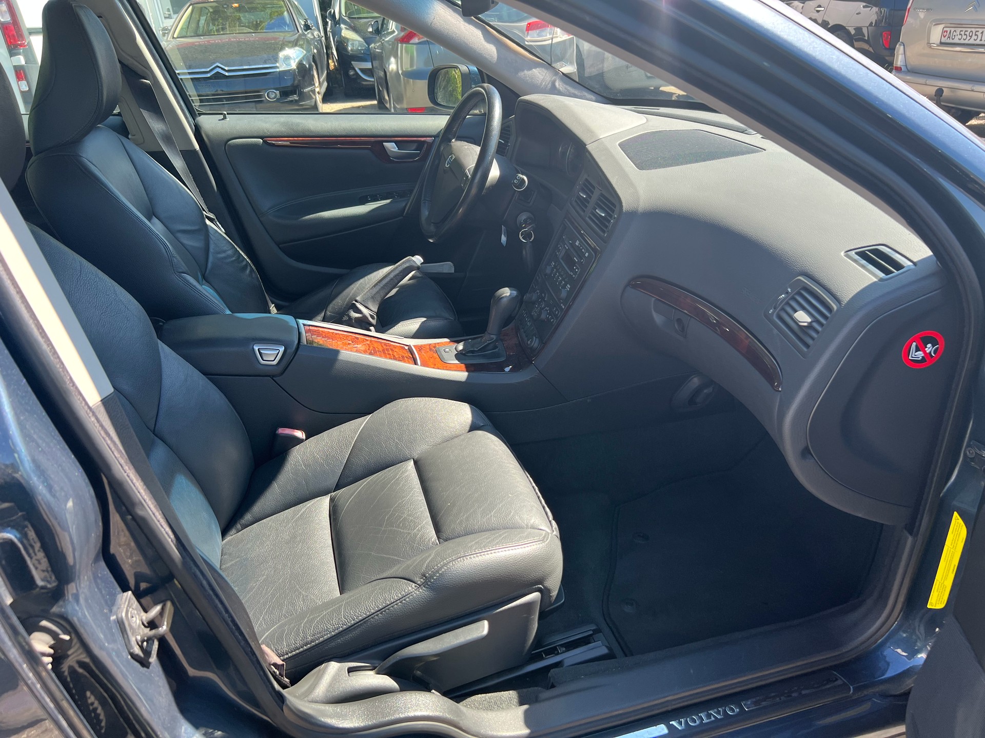 VOLVO V70 2.4D Momentum Geartronic-image-10