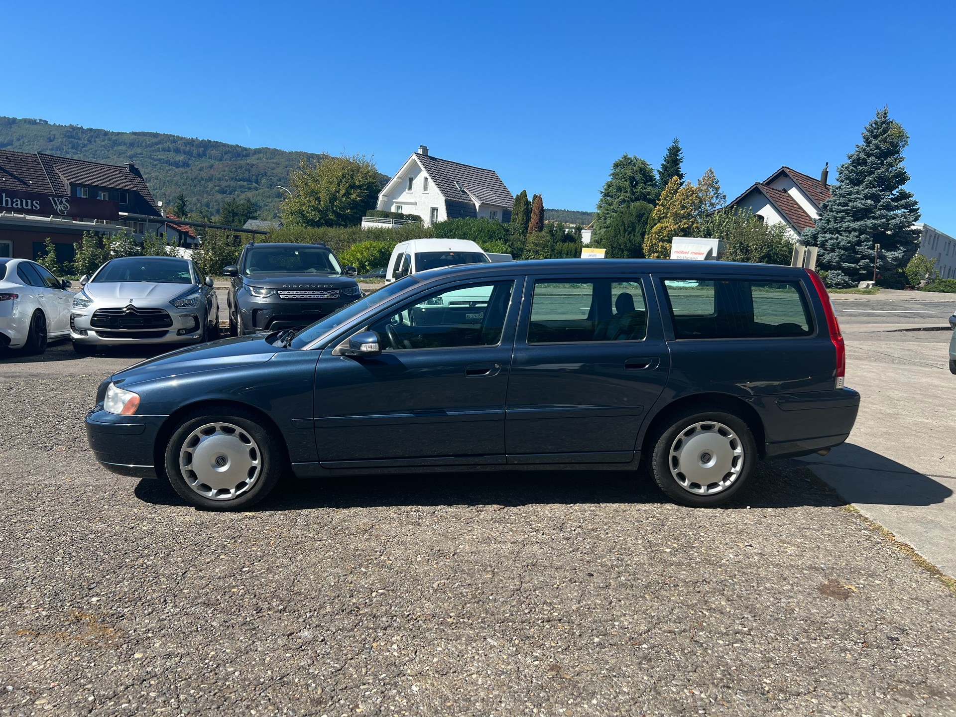 VOLVO V70 2.4D Momentum Geartronic-image-1