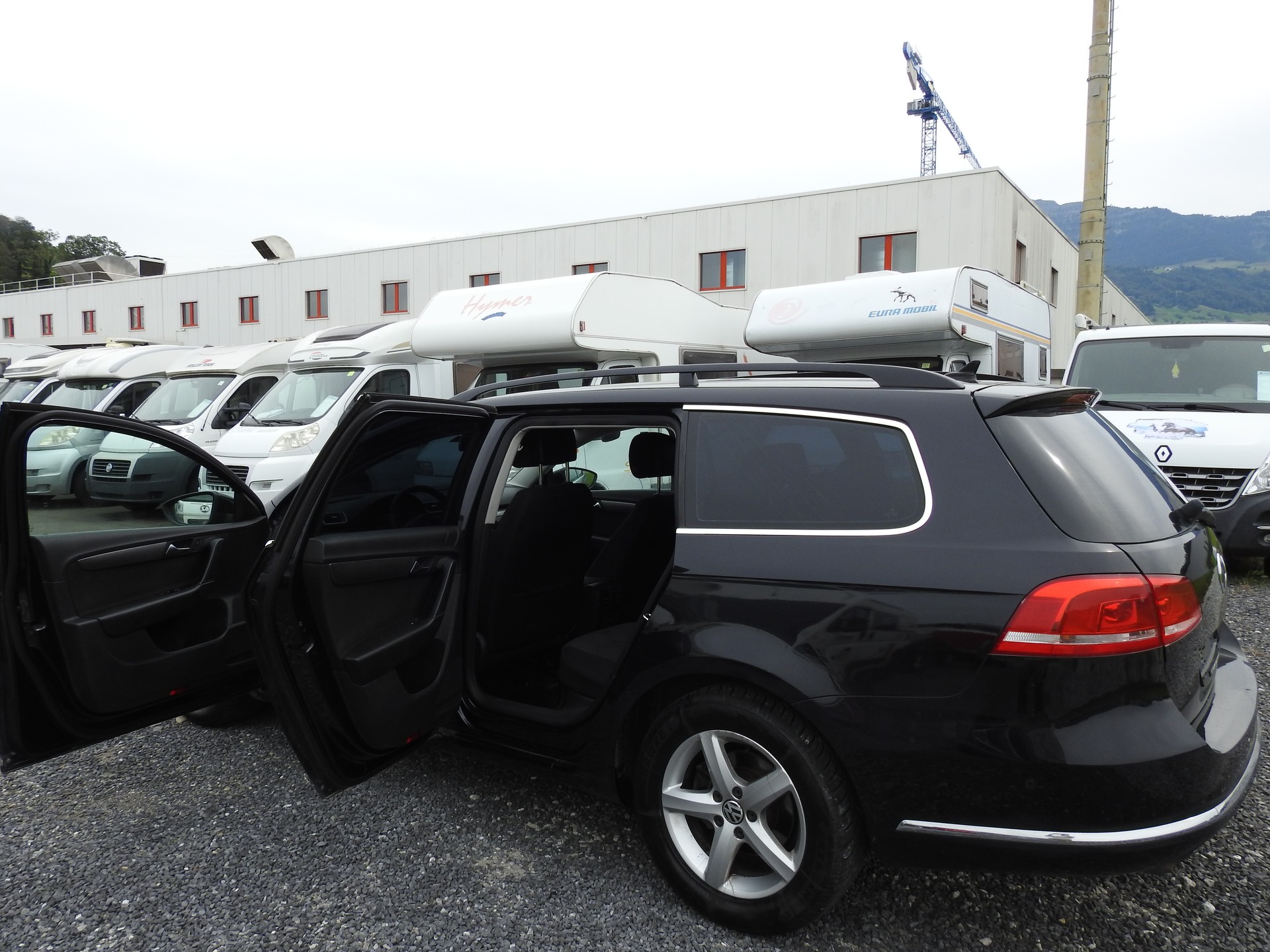 VW Passat Variant 2.0 TDI BMT Trendline-image-14
