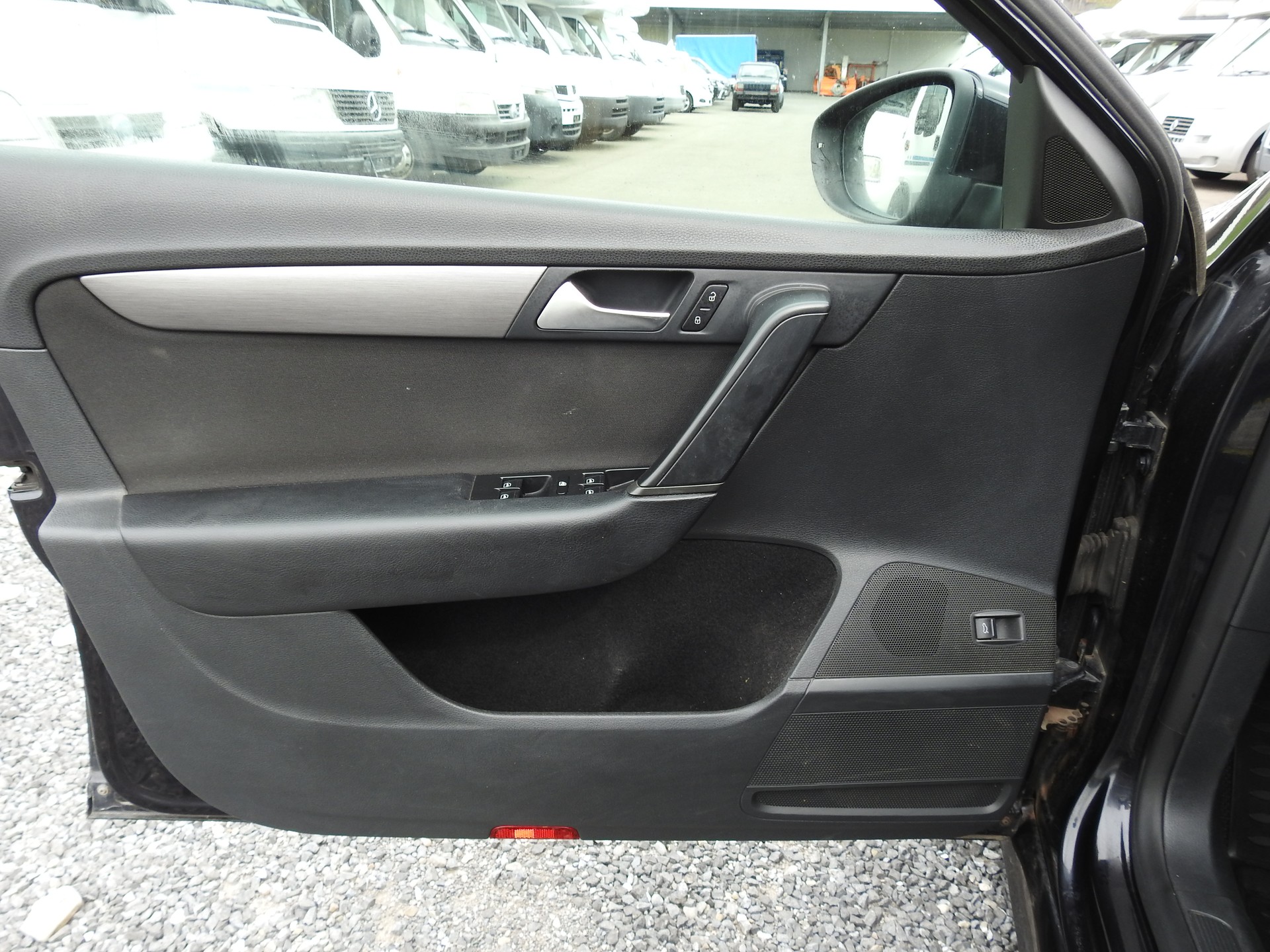 VW Passat Variant 2.0 TDI BMT Trendline-image-10