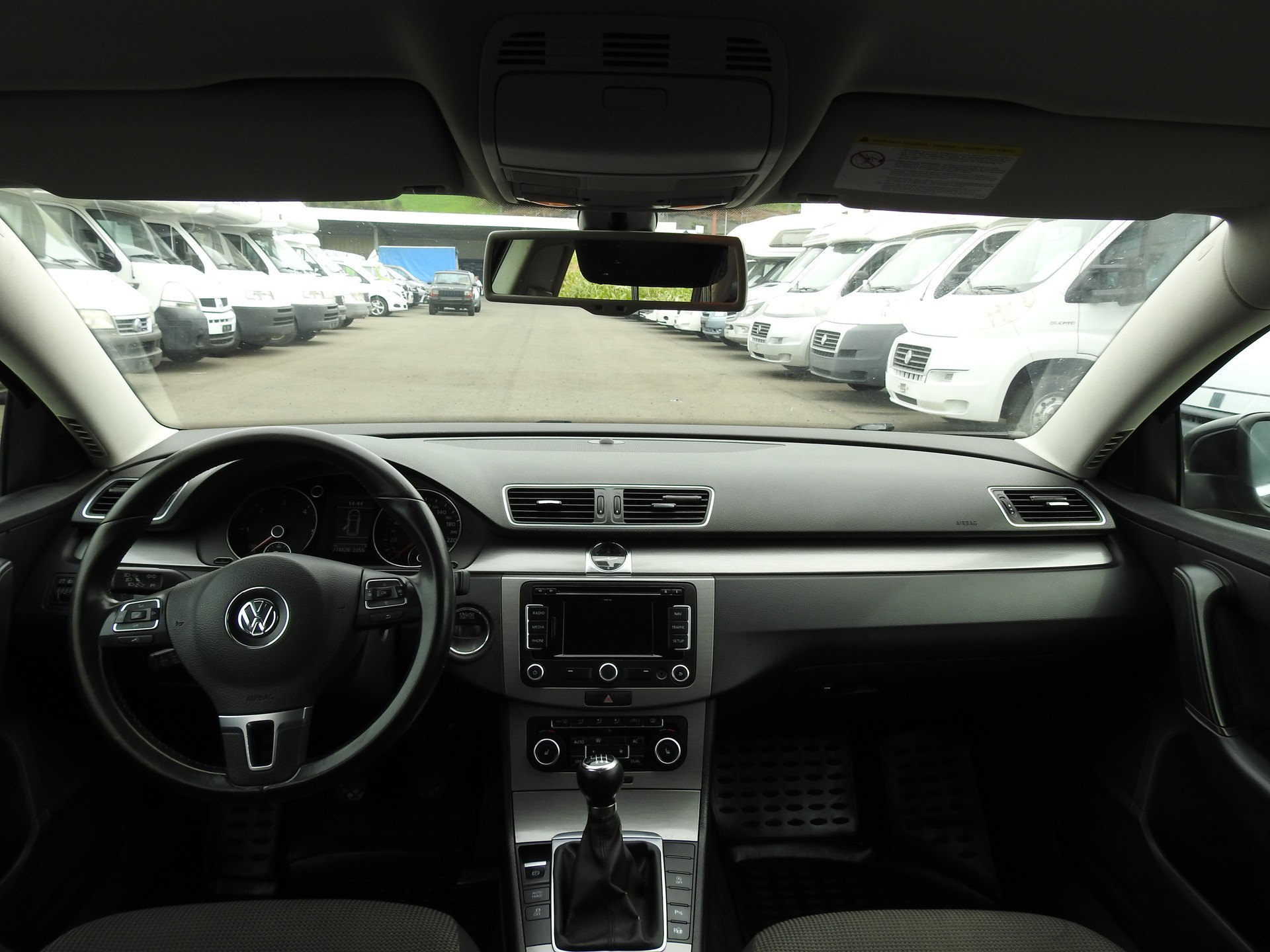VW Passat Variant 2.0 TDI BMT Trendline-image-15