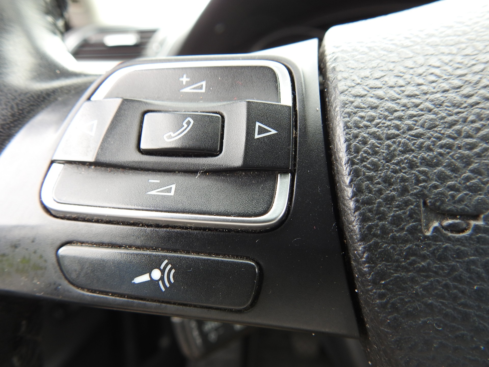 VW Passat Variant 2.0 TDI BMT Trendline-image-25