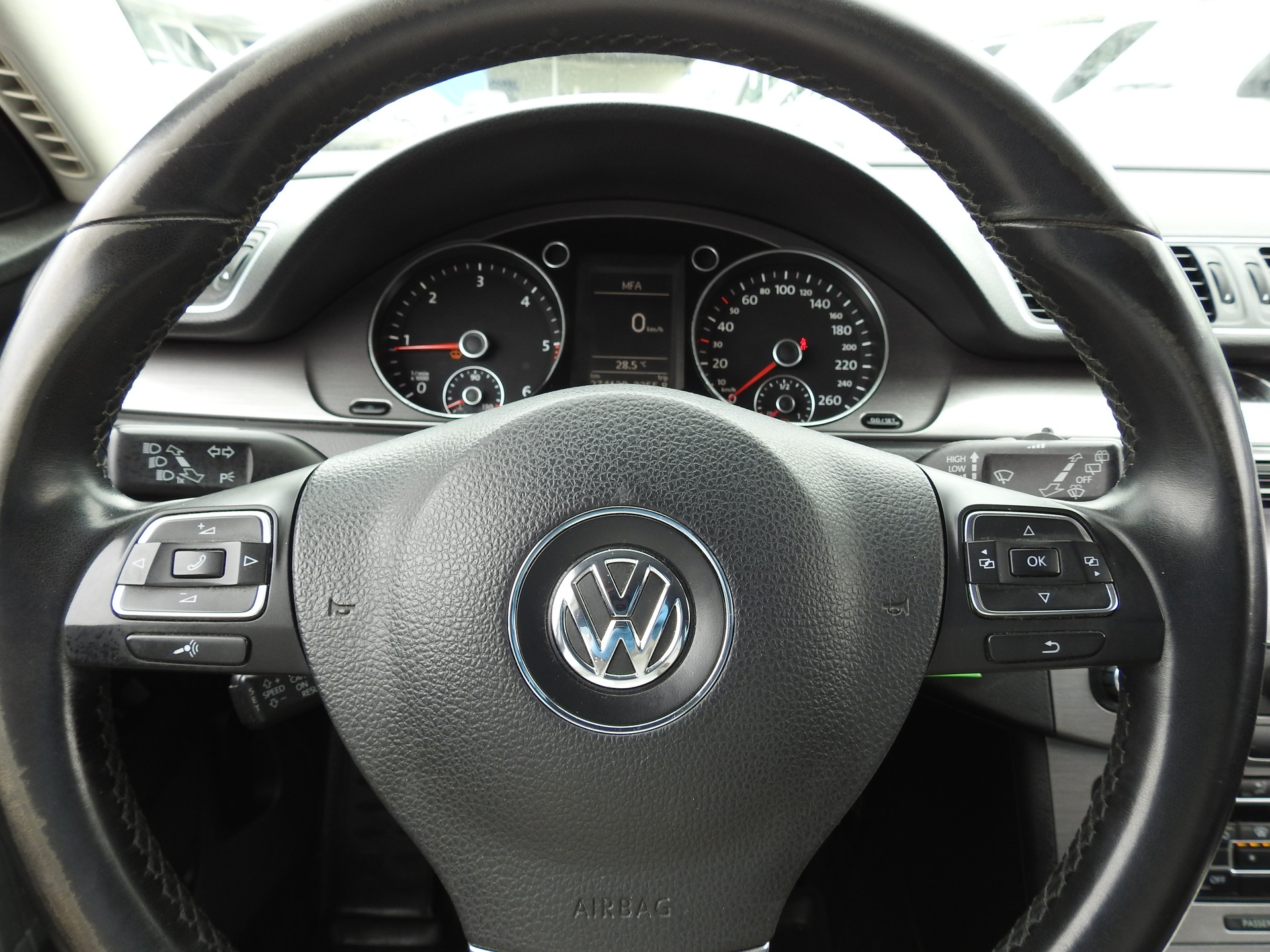 VW Passat Variant 2.0 TDI BMT Trendline-image-28