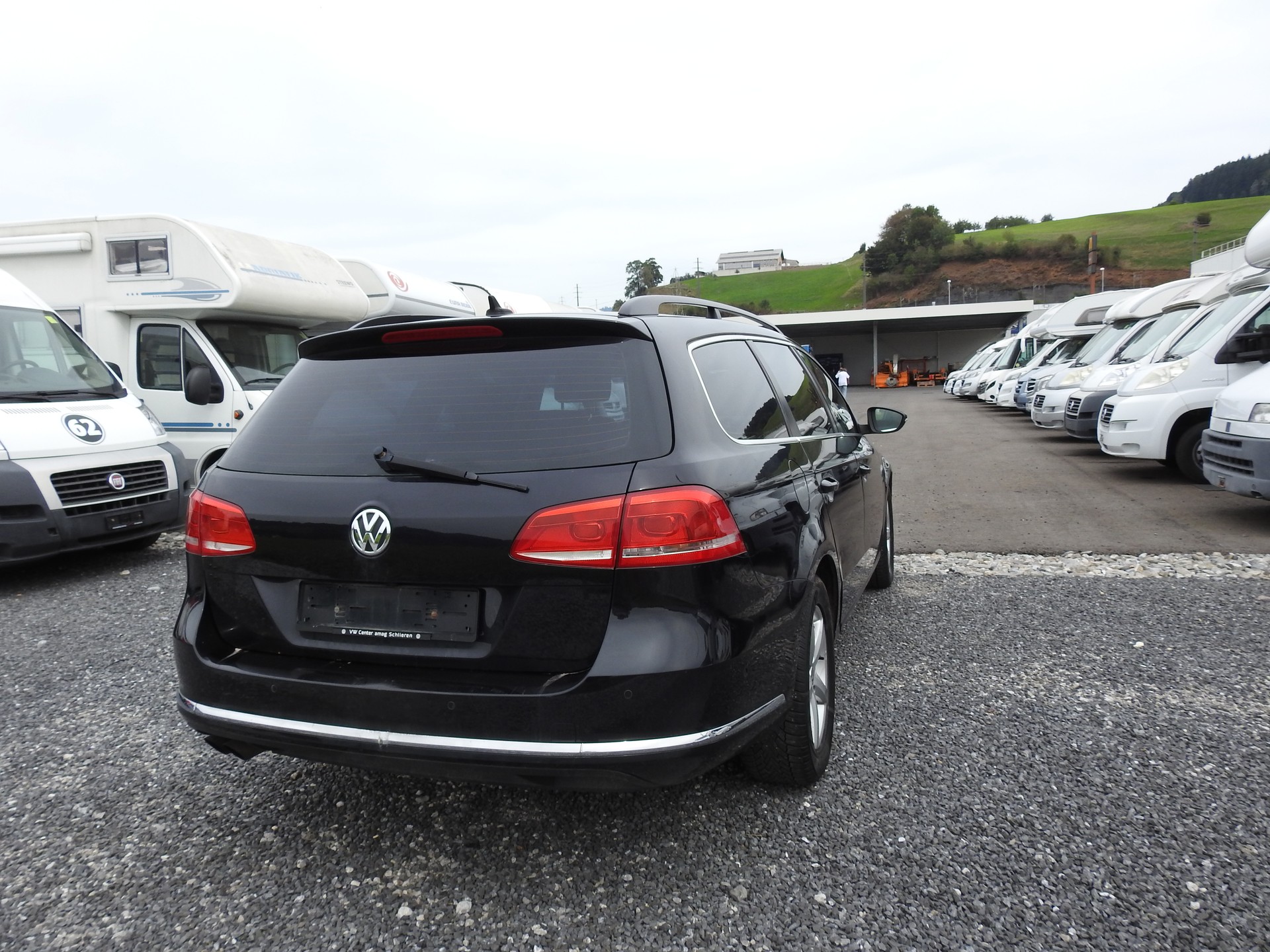 VW Passat Variant 2.0 TDI BMT Trendline-image-5