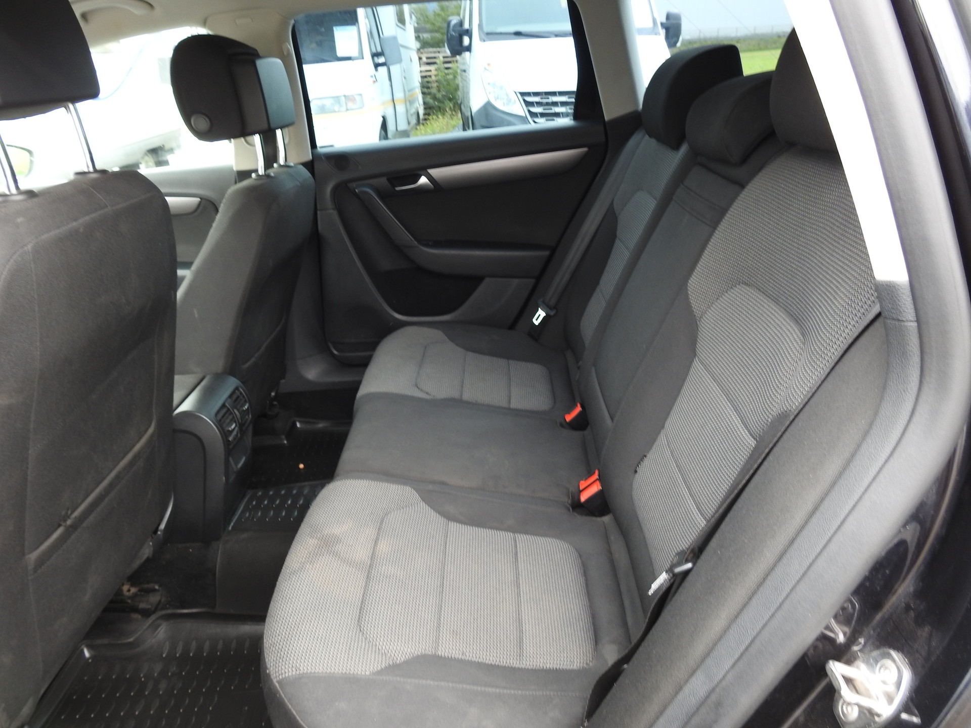 VW Passat Variant 2.0 TDI BMT Trendline-image-13