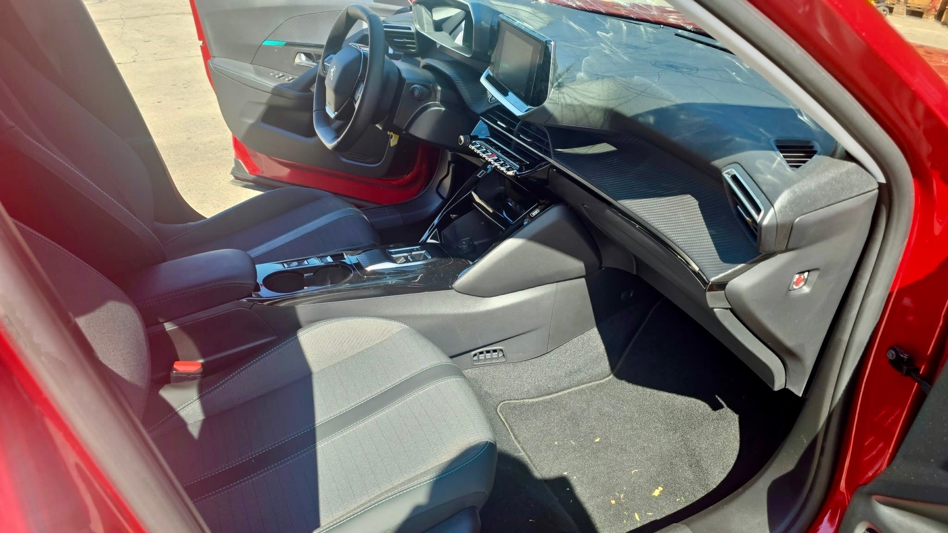PEUGEOT 2008 e Allure Pack-image-11