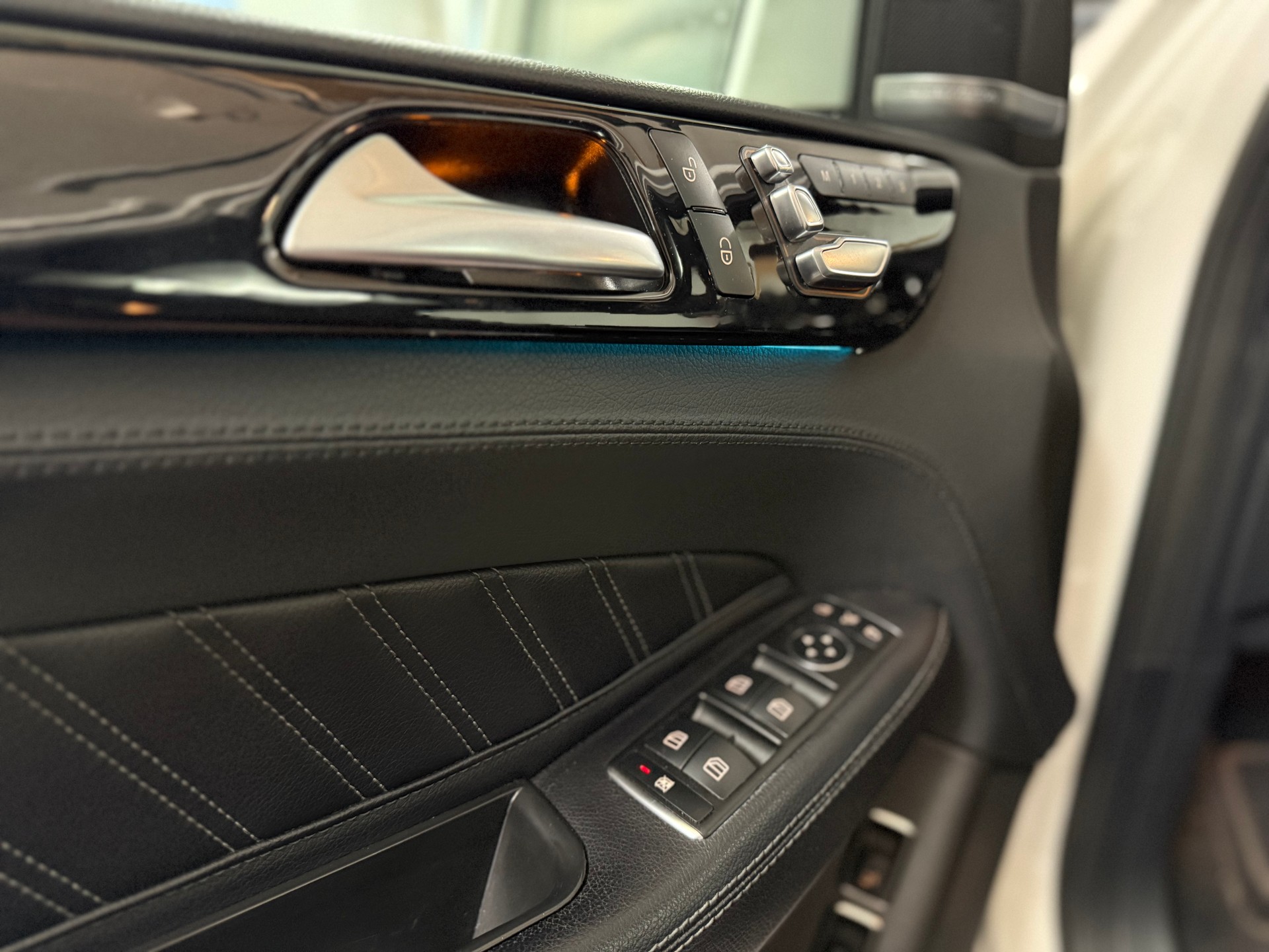 MERCEDES-BENZ GLE 350 d 4Matic 9G-Tronic-image-12