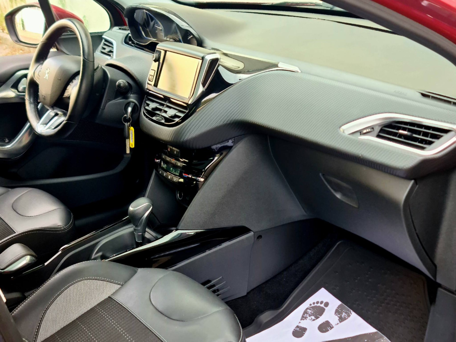 PEUGEOT 2008 1.2 PureTech Active EAT6-image-19